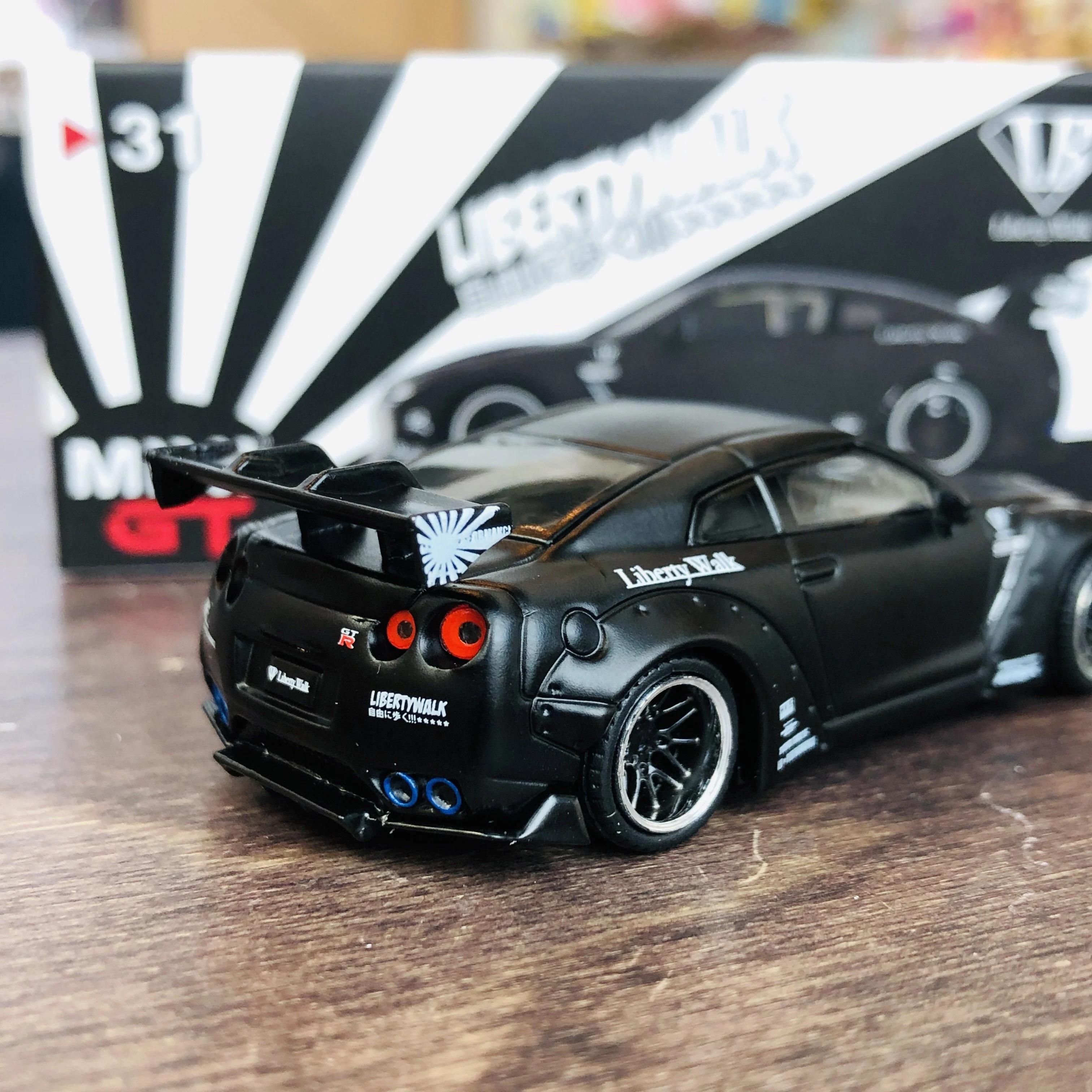 MINI GT LIBERTYWALK LB★WORKS Nissan GTR (R35) Matte Black LHD (USA Exclusive) MGT00031-MJ - Image 3