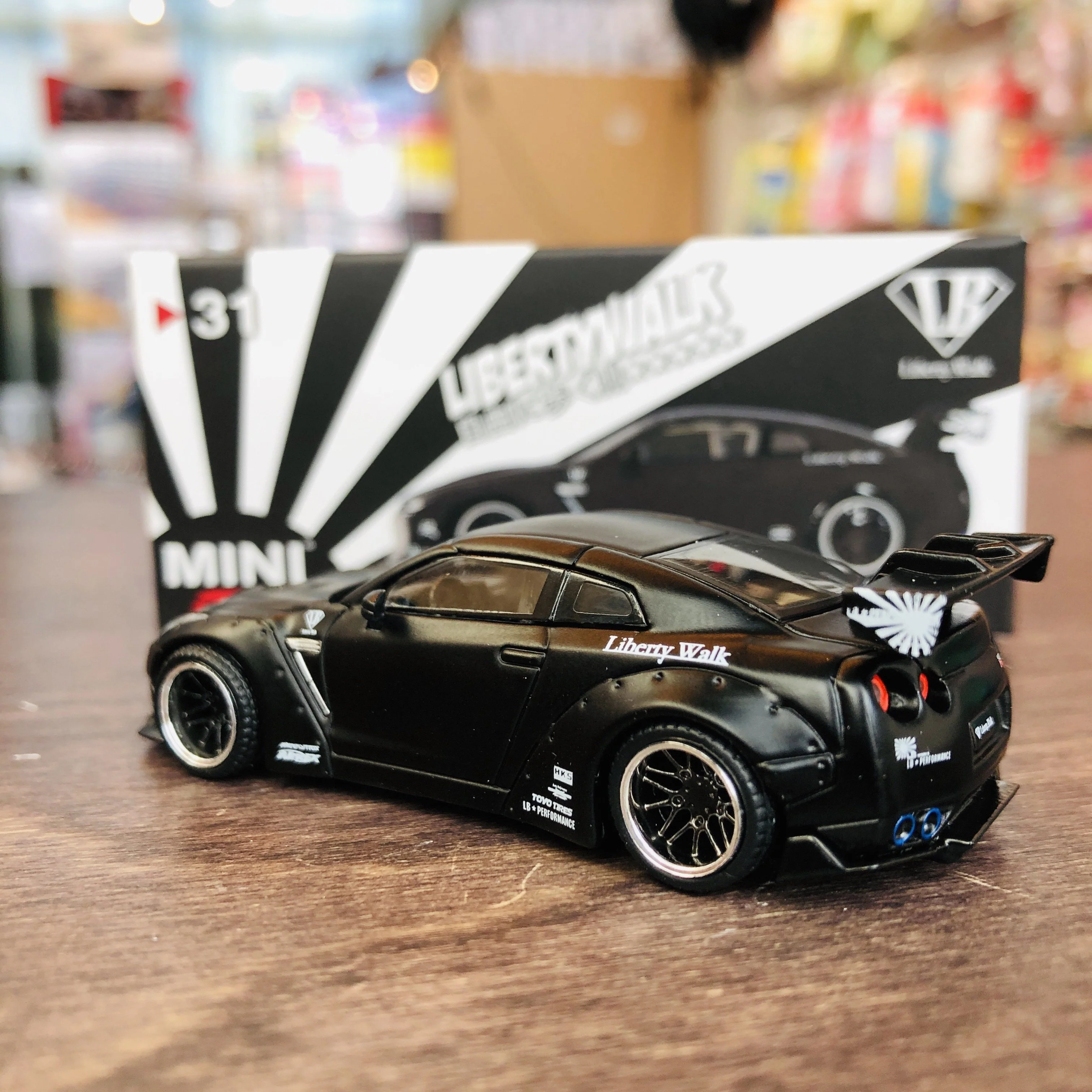 MINI GT LIBERTYWALK LB★WORKS Nissan GTR (R35) Matte Black LHD (USA Exclusive) MGT00031-MJ - Image 4