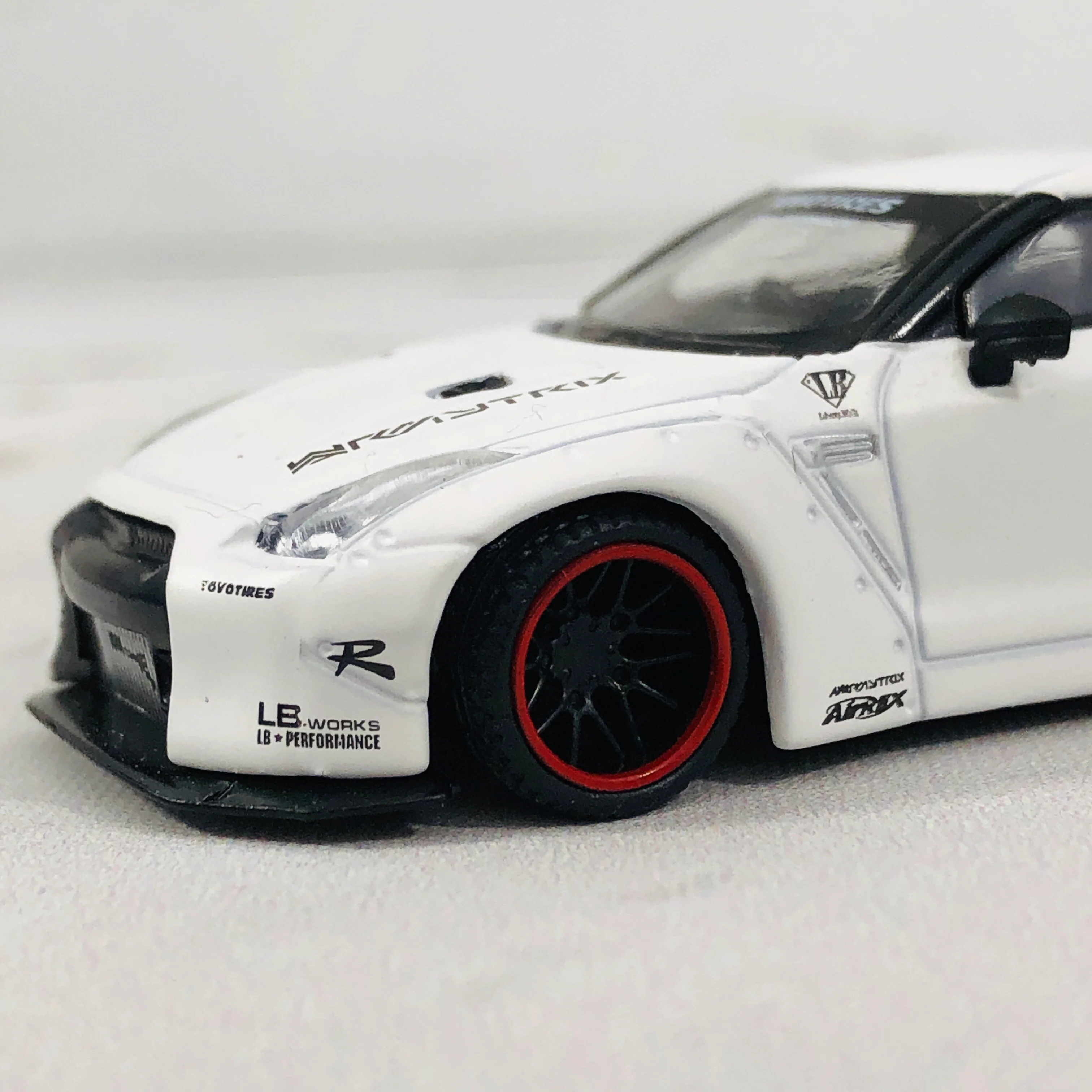 MINI GT LIBERTYWALK LB★WORKS Nissan GTR (R35) Matte White - RHD MGT00009-R - Image 6