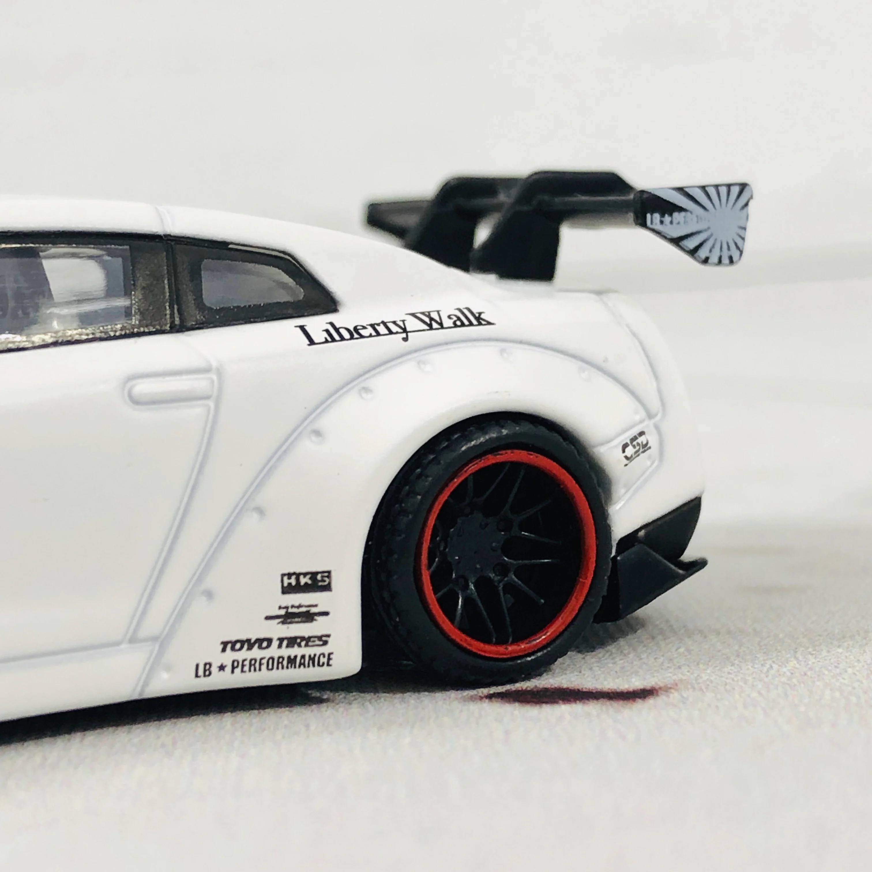 MINI GT LIBERTYWALK LB★WORKS Nissan GTR (R35) Matte White - RHD MGT00009-R - Image 7