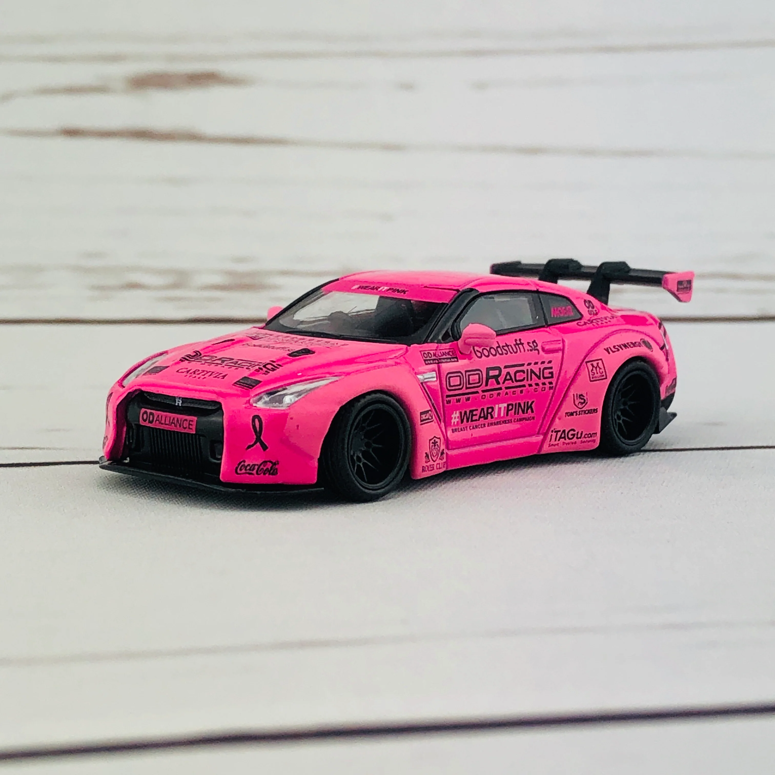 MINI GT LIBERTYWALK LB★WORKS Nissan GTR (R35) "WearItPink" Breast Cancer Awareness RHD MGT00054-R - Image 2