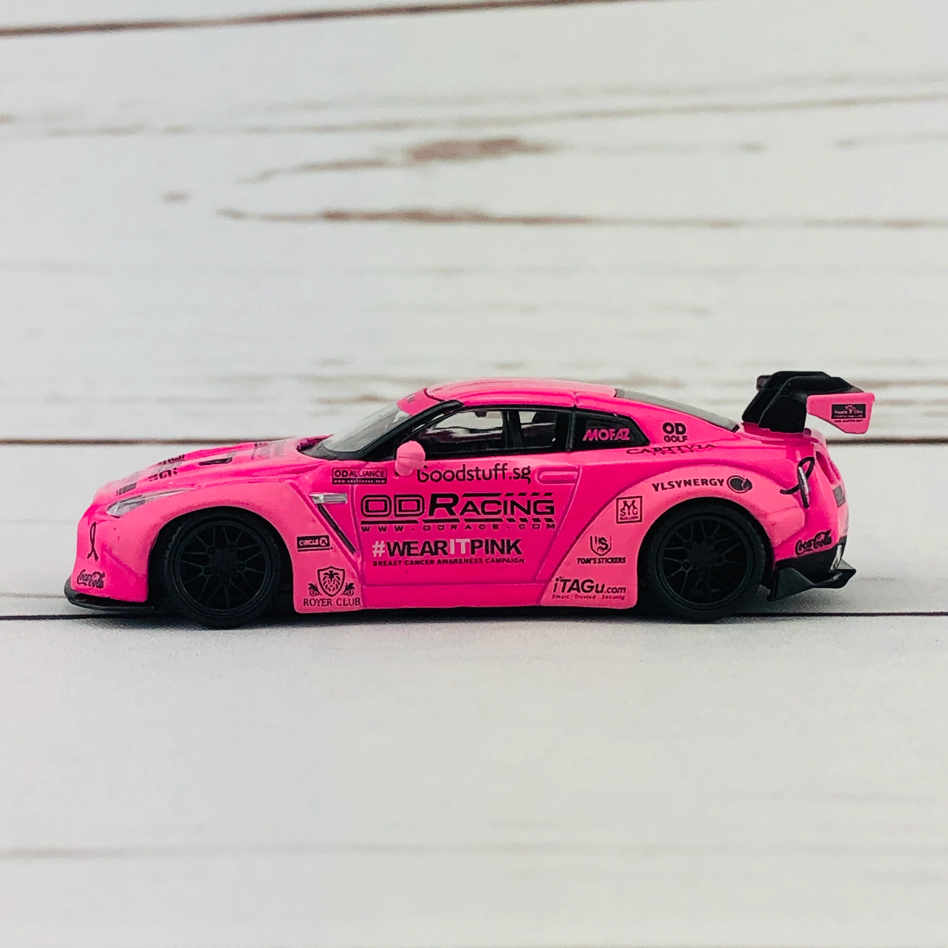 MINI GT LIBERTYWALK LB★WORKS Nissan GTR (R35) "WearItPink" Breast Cancer Awareness RHD MGT00054-R - Image 3
