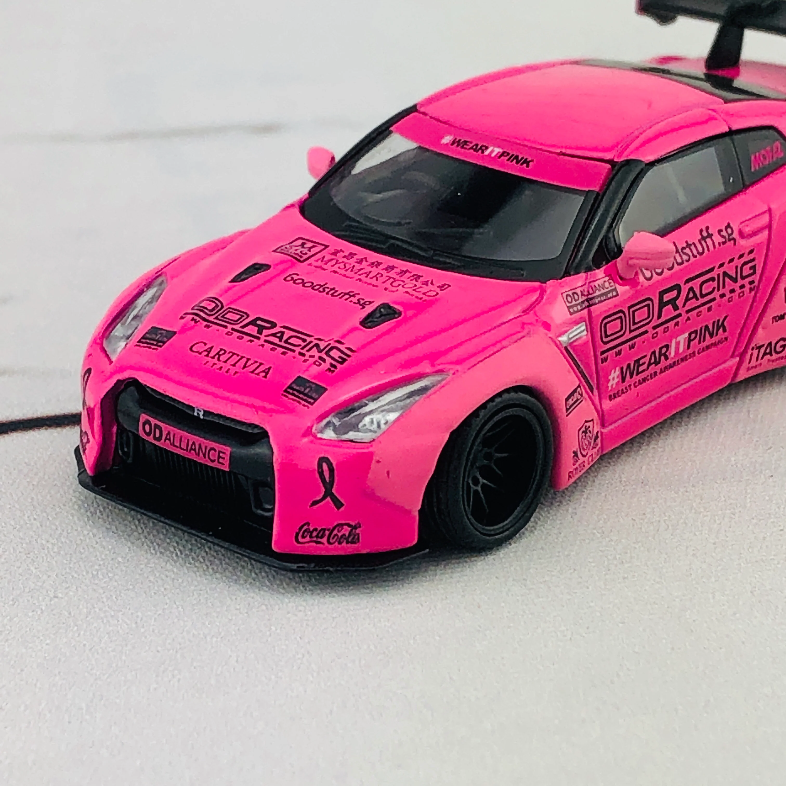 MINI GT LIBERTYWALK LB★WORKS Nissan GTR (R35) "WearItPink" Breast Cancer Awareness RHD MGT00054-R - Image 4