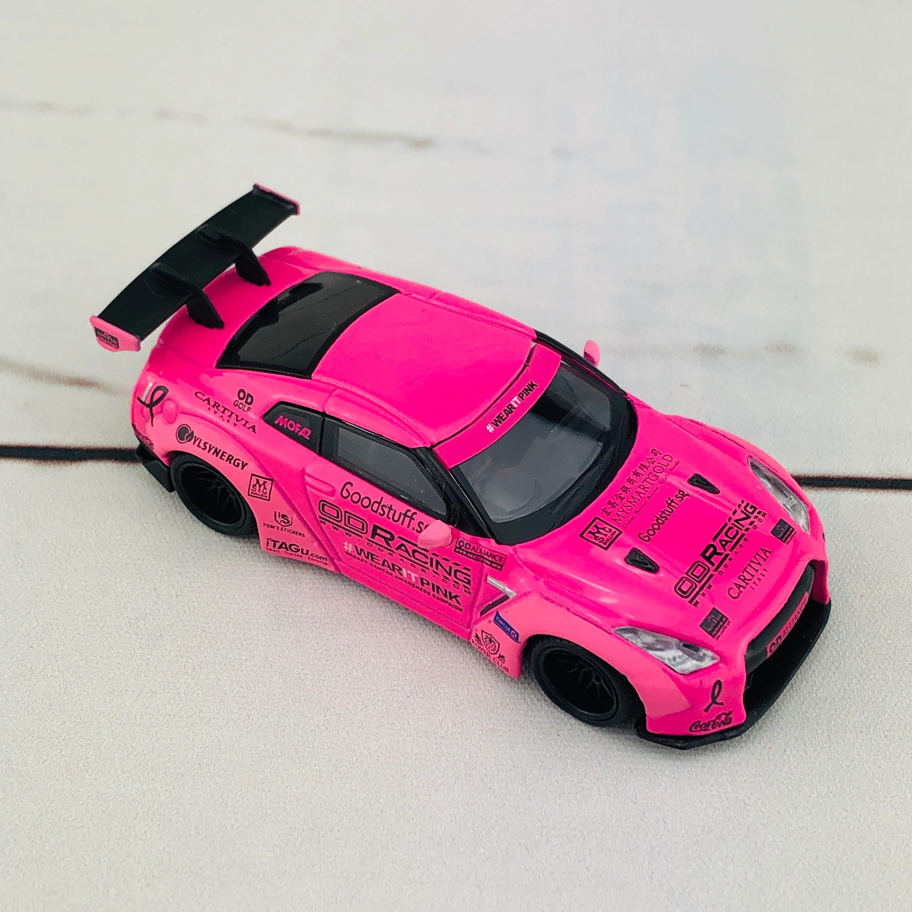 MINI GT LIBERTYWALK LB★WORKS Nissan GTR (R35) "WearItPink" Breast Cancer Awareness RHD MGT00054-R - Image 8