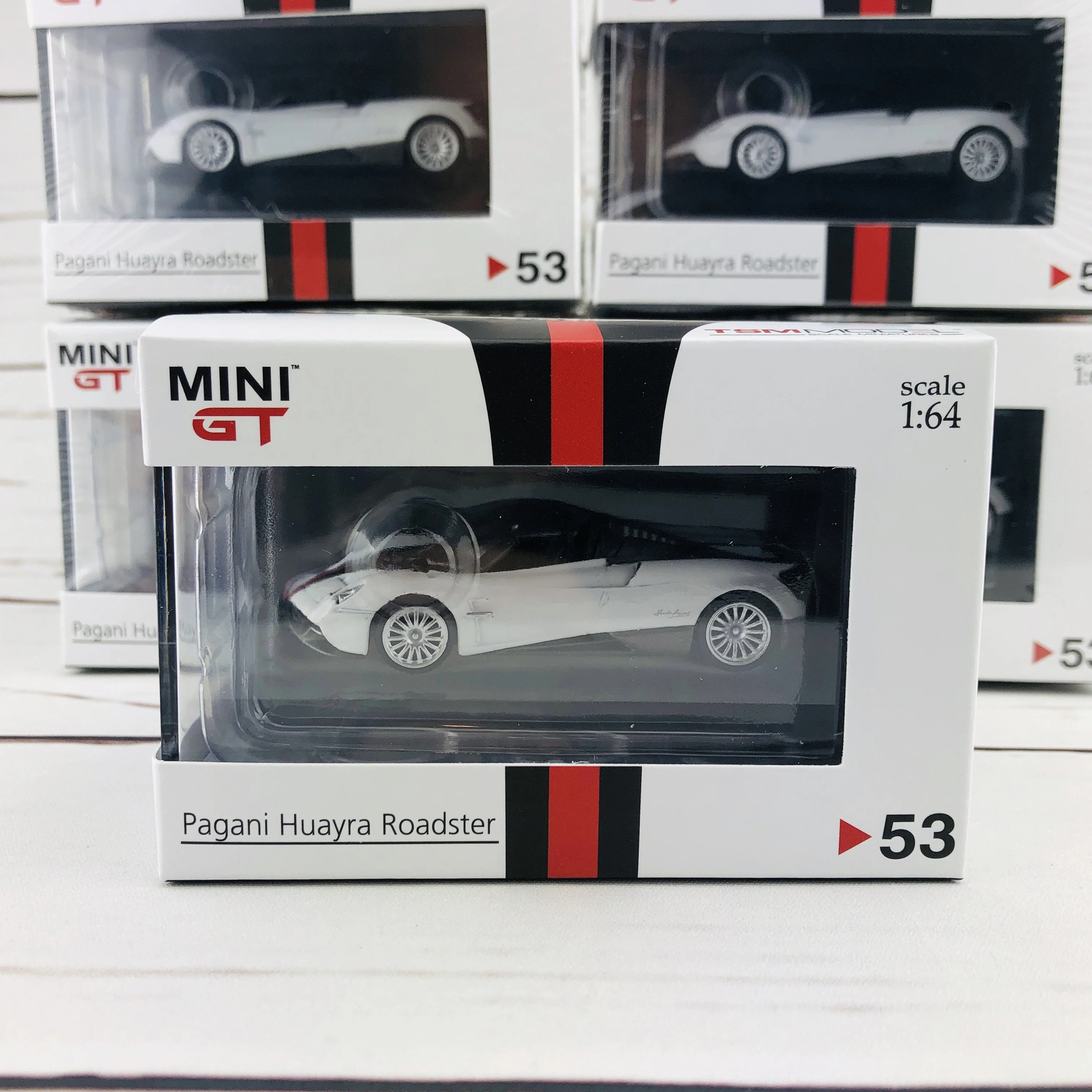 MINI GT Pagani Huayra Roadster RHD White/Black Stripe Hong Kong Exclusive MGT00053-R (Including 1 x Display Case) - Image 10