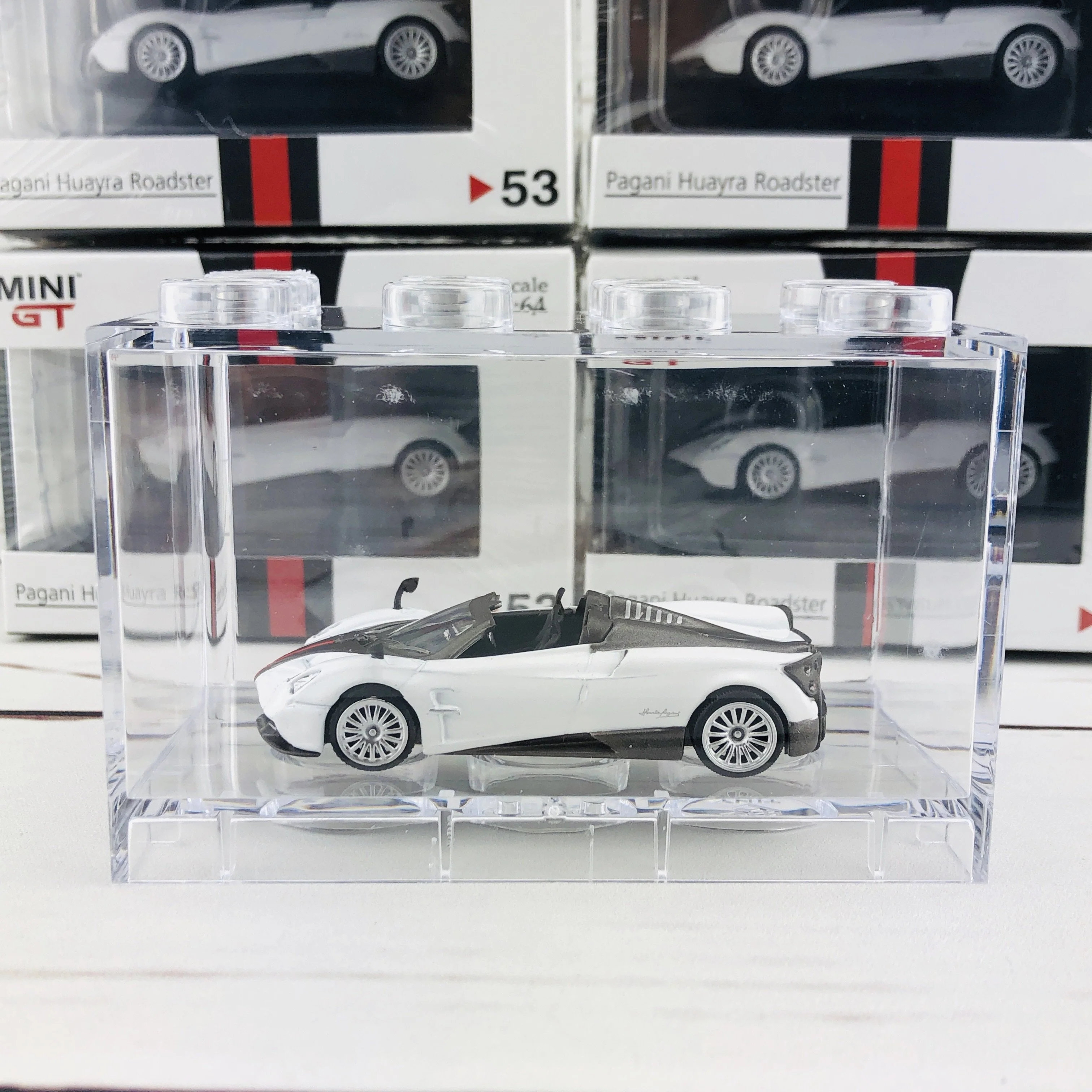MINI GT Pagani Huayra Roadster RHD White/Black Stripe Hong Kong Exclusive MGT00053-R (Including 1 x Display Case) - Image 2