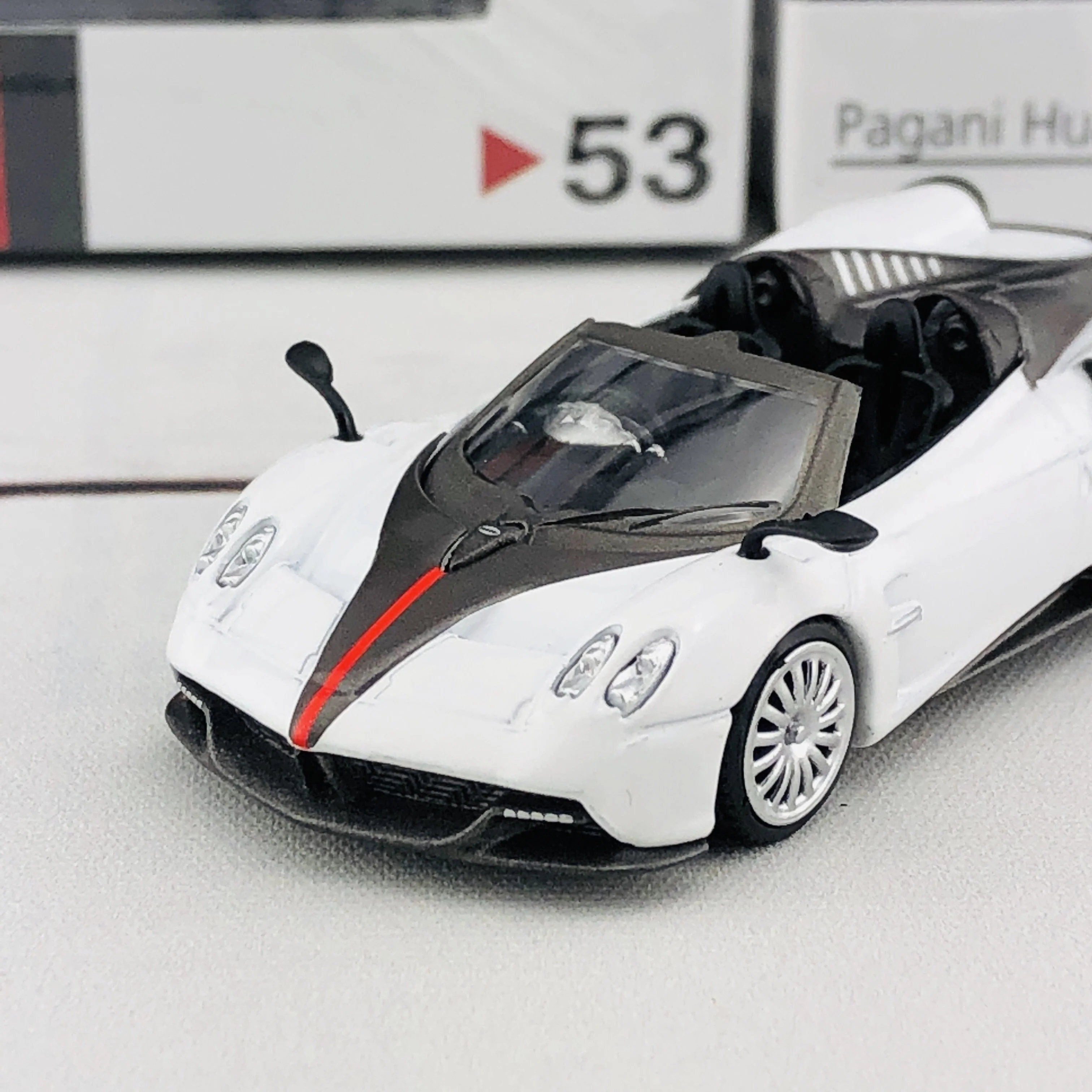 MINI GT Pagani Huayra Roadster RHD White/Black Stripe Hong Kong Exclusive MGT00053-R (Including 1 x Display Case) - Image 6