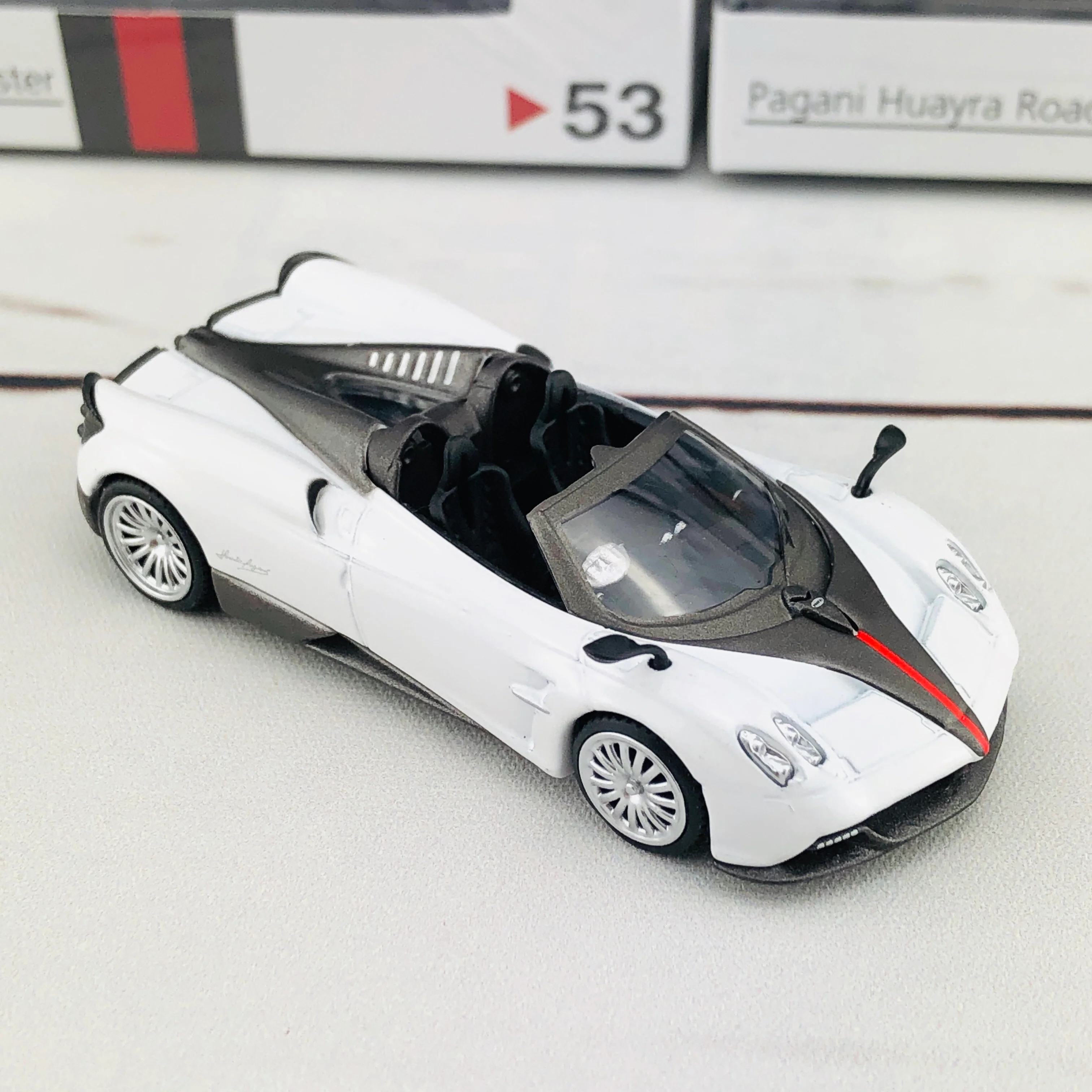MINI GT Pagani Huayra Roadster RHD White/Black Stripe Hong Kong Exclusive MGT00053-R (Including 1 x Display Case) - Image 8