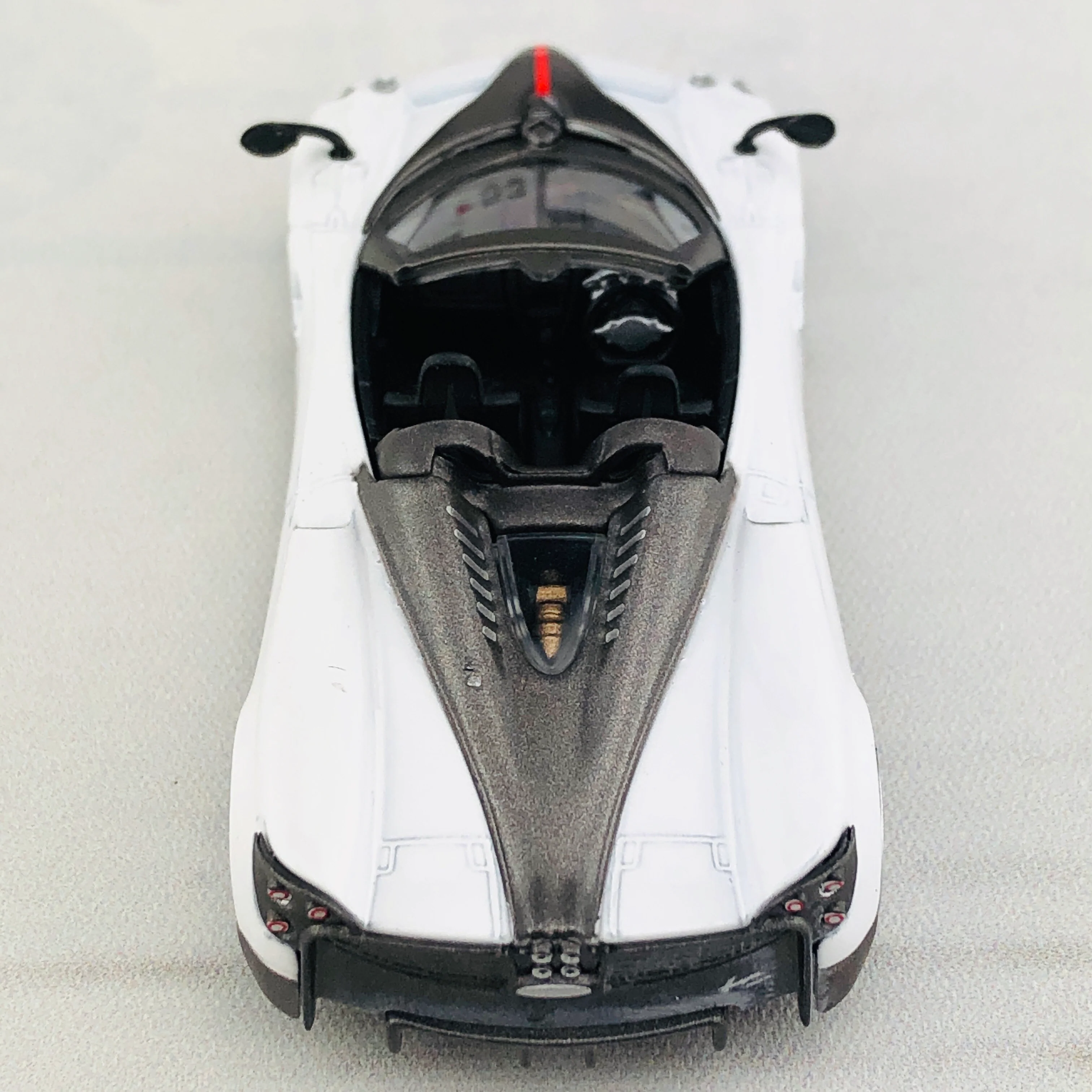 MINI GT Pagani Huayra Roadster RHD White/Black Stripe Hong Kong Exclusive MGT00053-R (Including 1 x Display Case) - Image 9