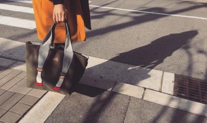 mis zapatos skinny pants tote - Gray - Image 3