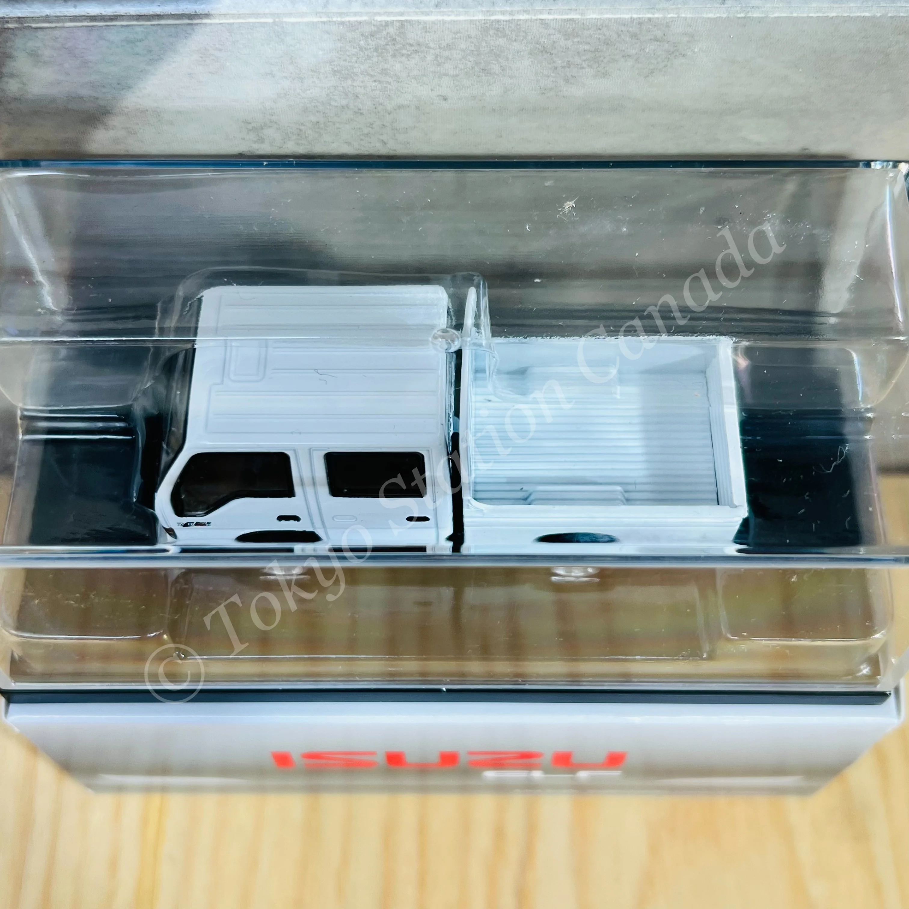 Model 1 1/64 ISUZU ELF White T66632 - Image 3