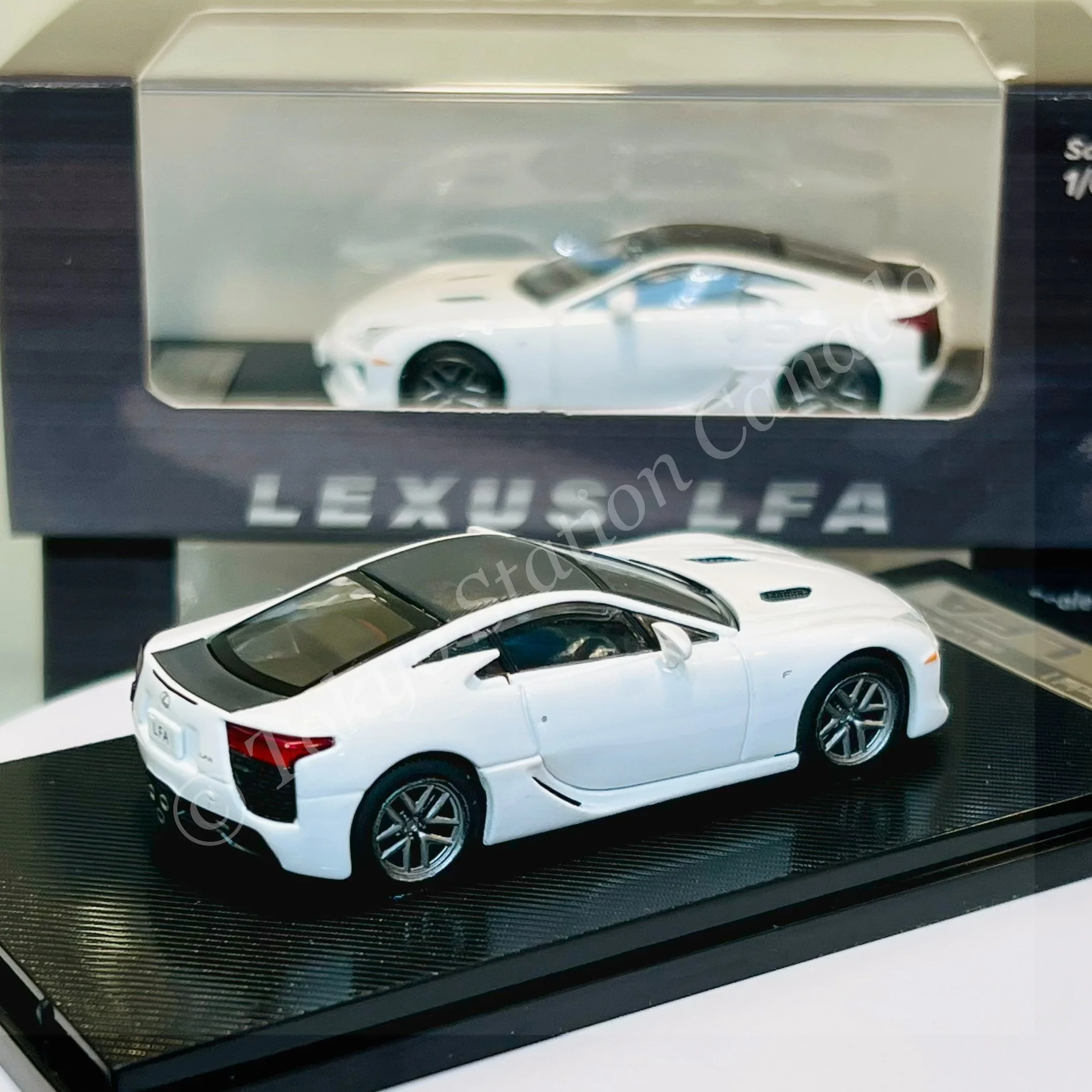 MODEL 1 1/64 Lexus LFA Whitest White/ Carbon RHD C33201 - Image 2
