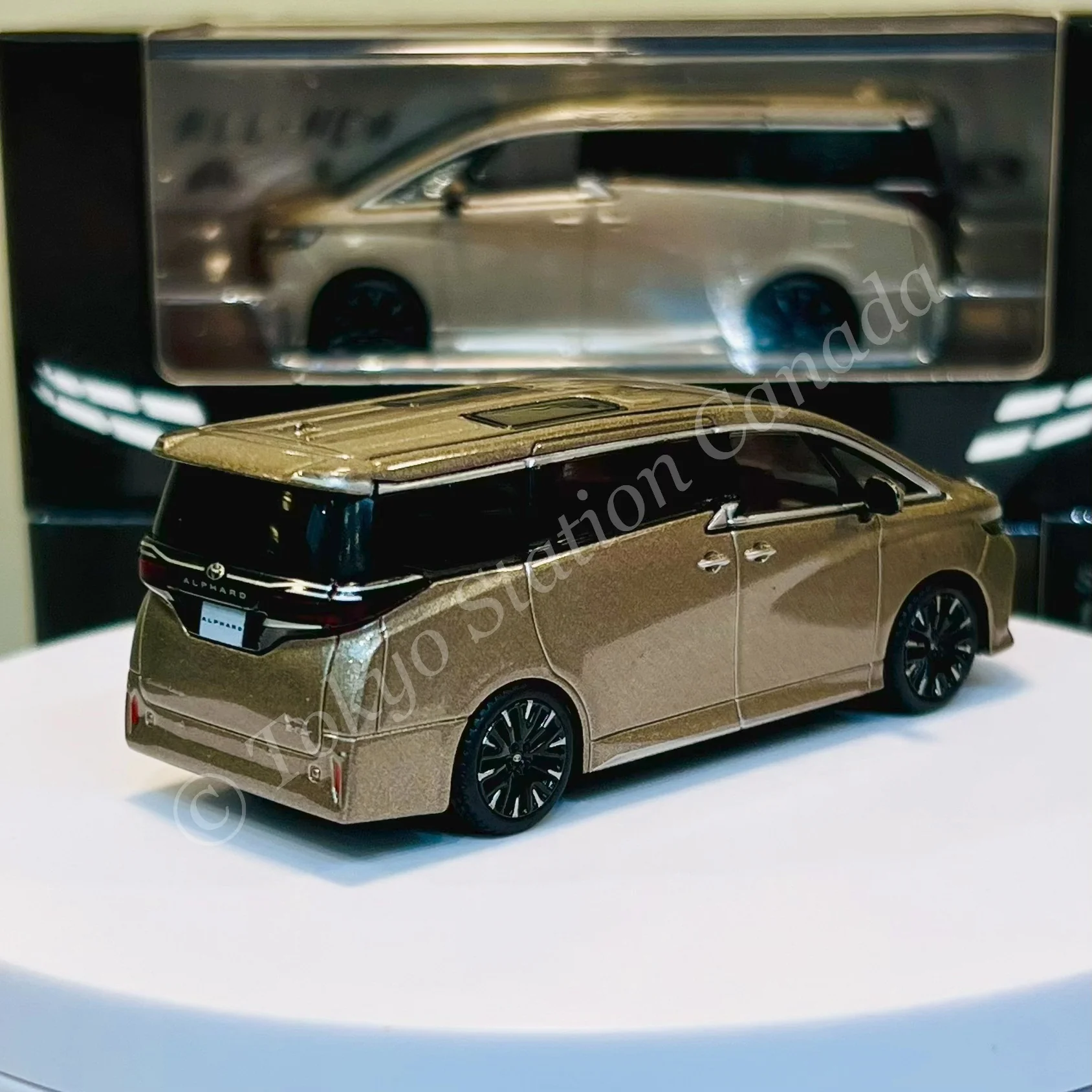MODEL 1 1/64 Toyota Alphard Precious Leo-Blond LHD C33603 - Image 2