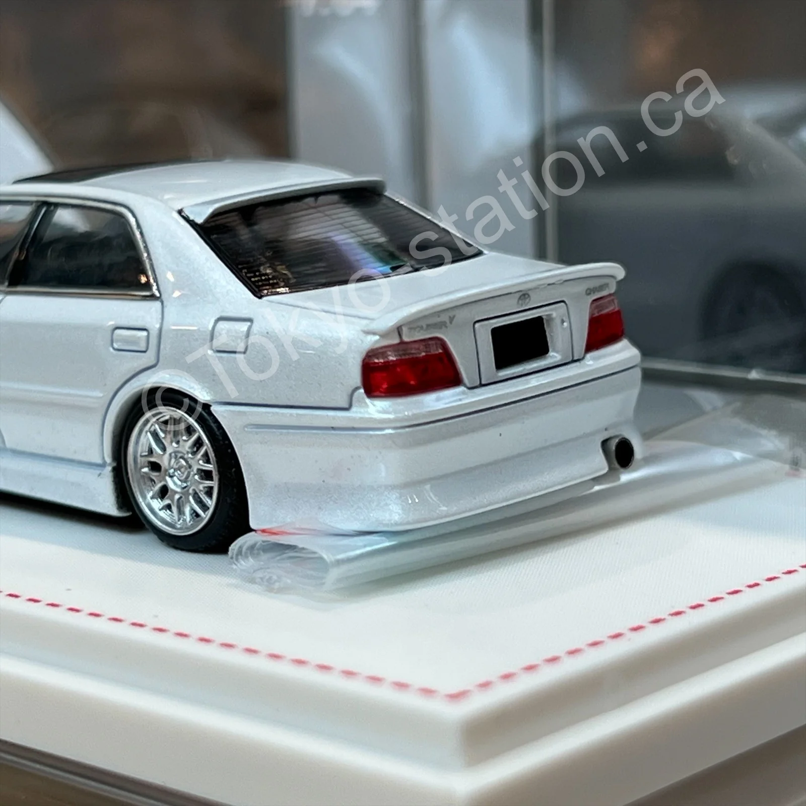MODEL 1 1/64 Toyota Chaser JZX100 Custom Version Pearl White C33702 - Image 3