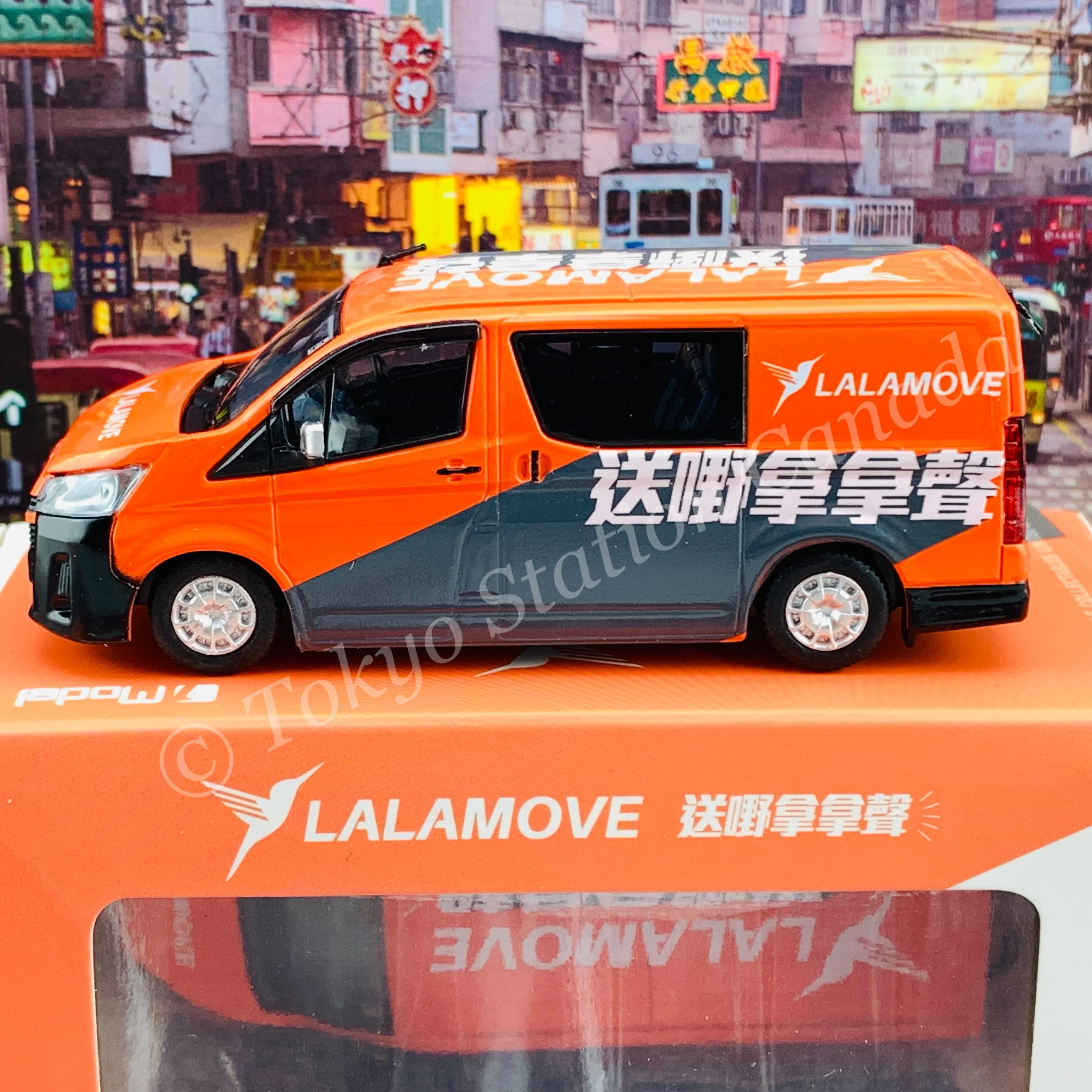 Model 1 1/64 Toyota Hiace 300 LALAMOVE 送嘢拿拿聲 C33124 - Image 3