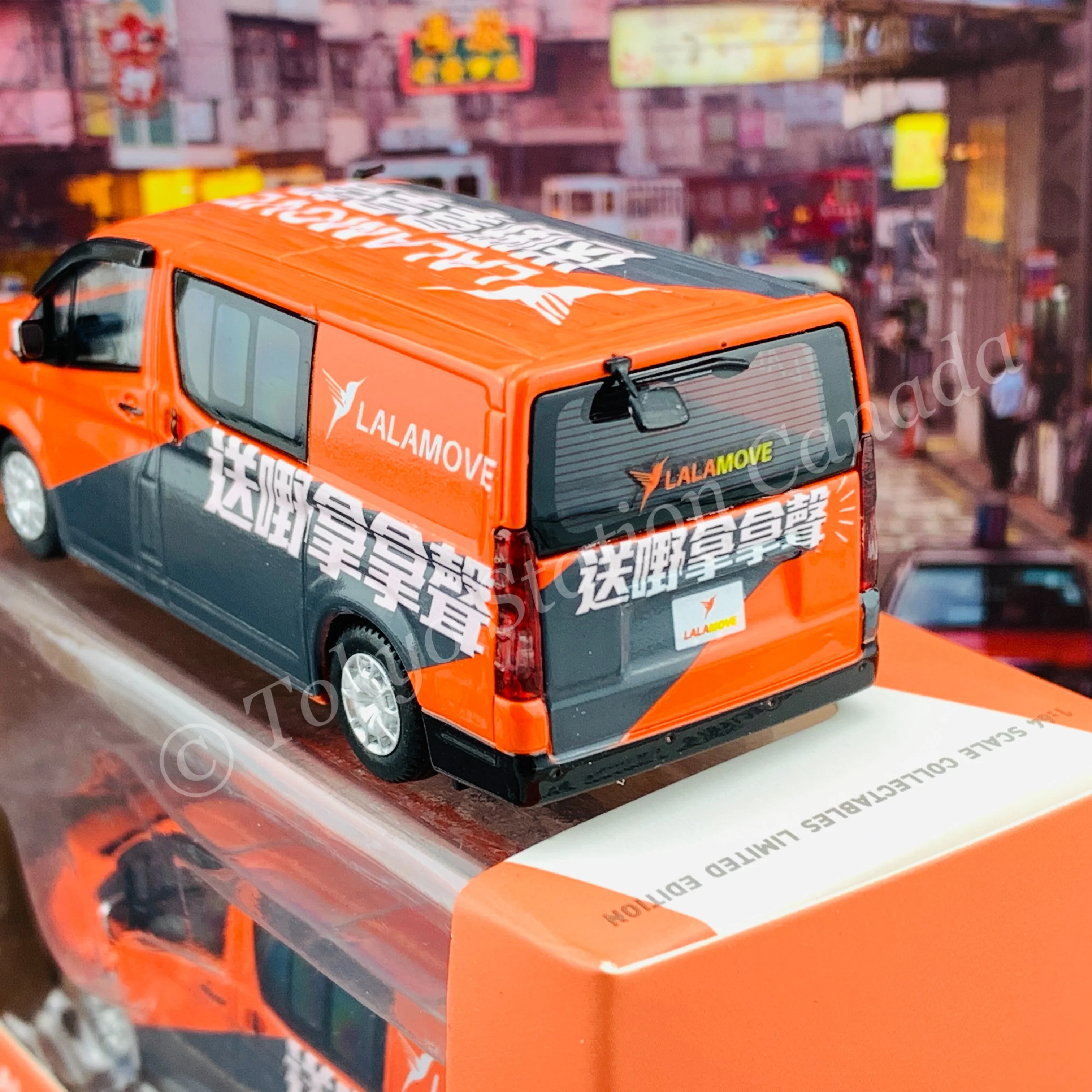 Model 1 1/64 Toyota Hiace 300 LALAMOVE 送嘢拿拿聲 C33124 - Image 5
