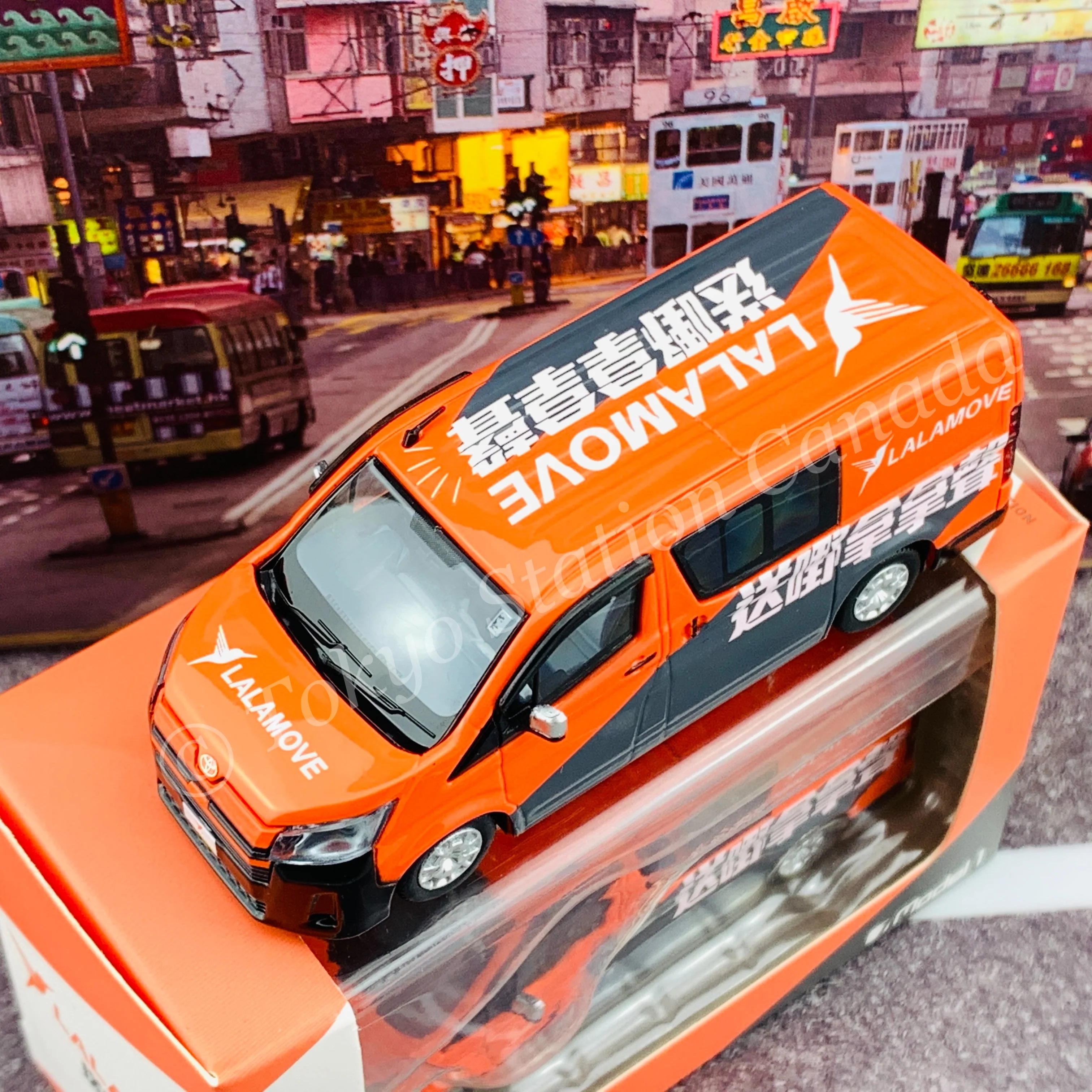 Model 1 1/64 Toyota Hiace 300 LALAMOVE 送嘢拿拿聲 C33124 - Image 6
