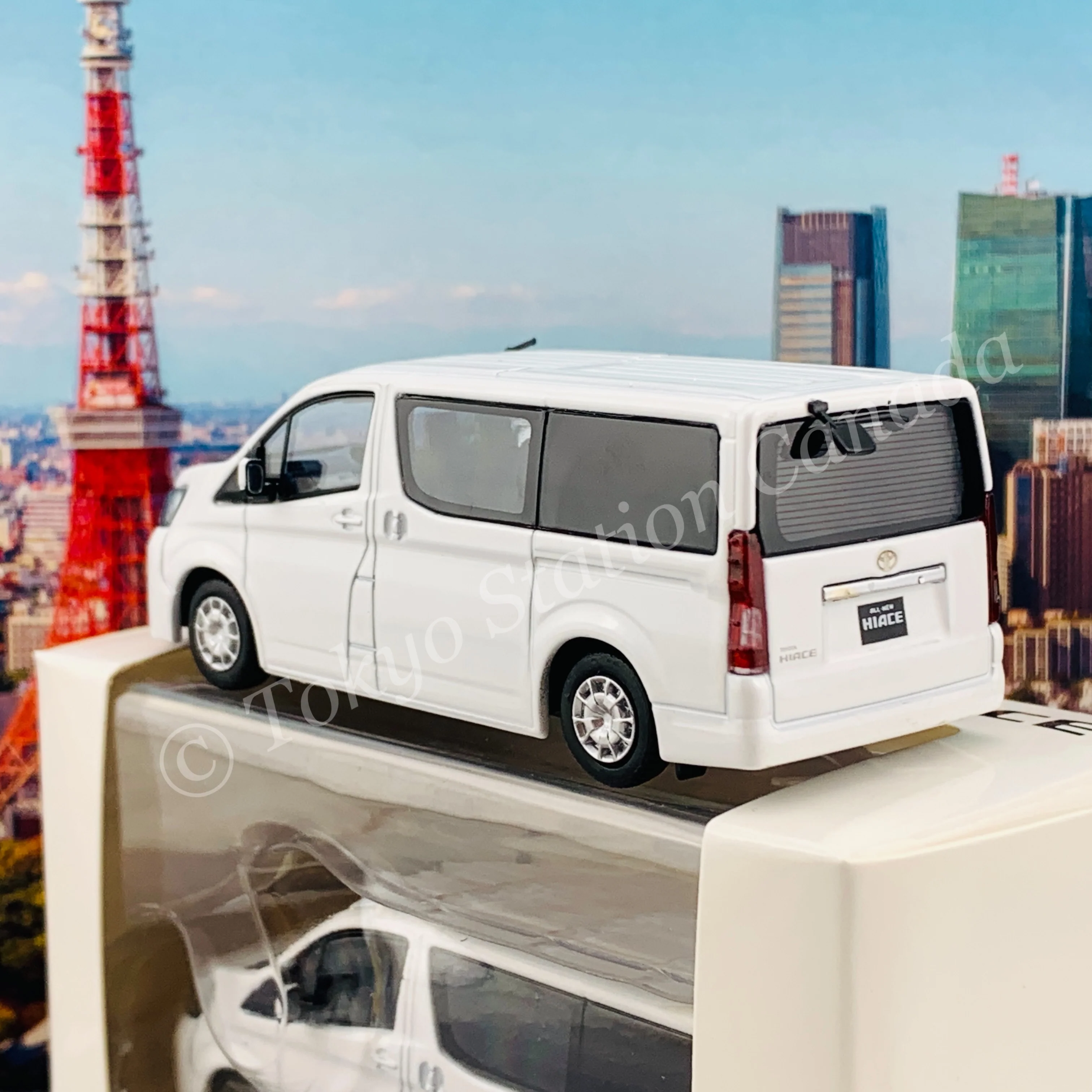 Model 1 1/64 Toyota Hiace 300 WHITE C33121 - Image 3
