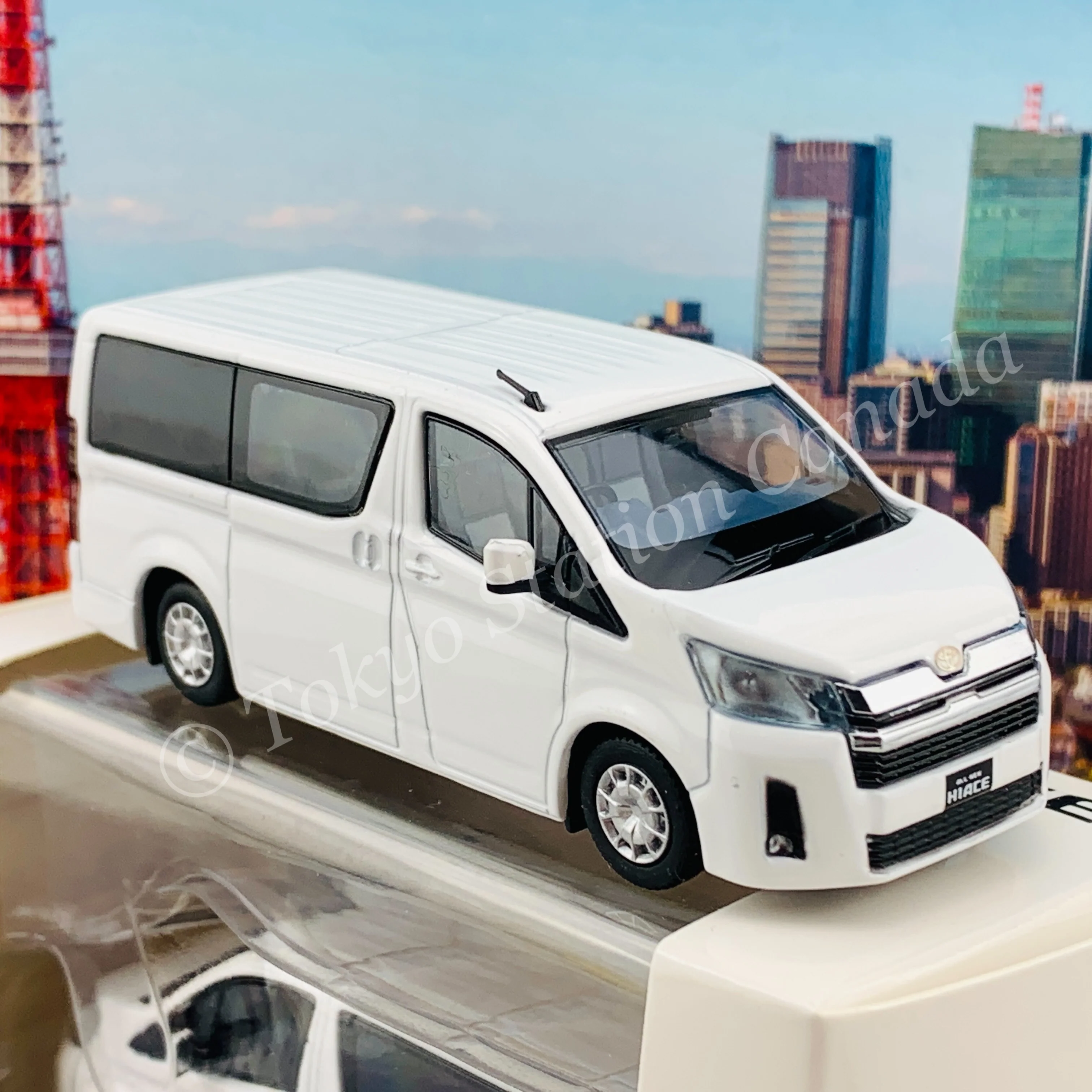 Model 1 1/64 Toyota Hiace 300 WHITE C33121 - Image 4