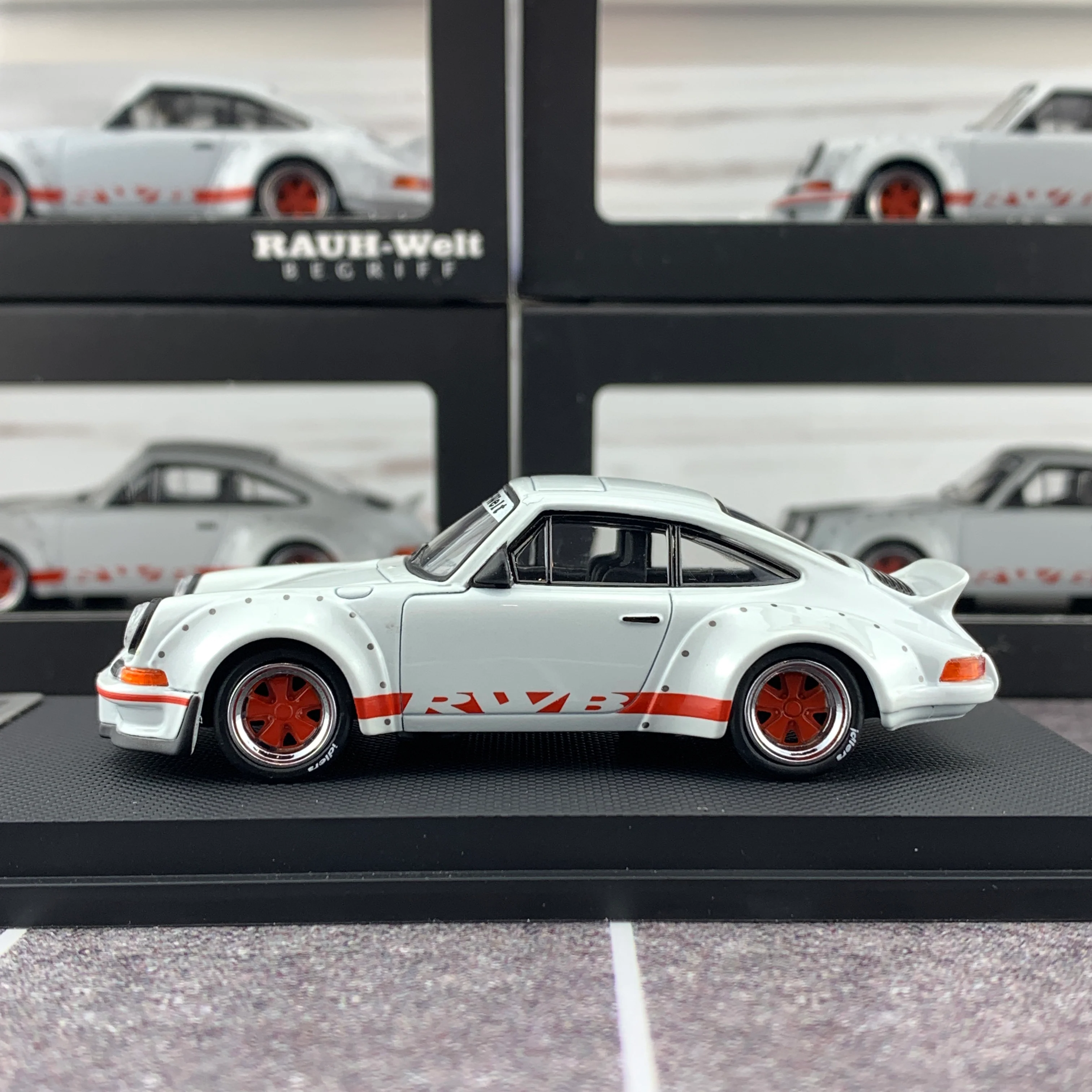 MODEL COLLECT 1/60 For Porsche RWB 930 Ducktail Wing Pearl White MC640002C - Image 2
