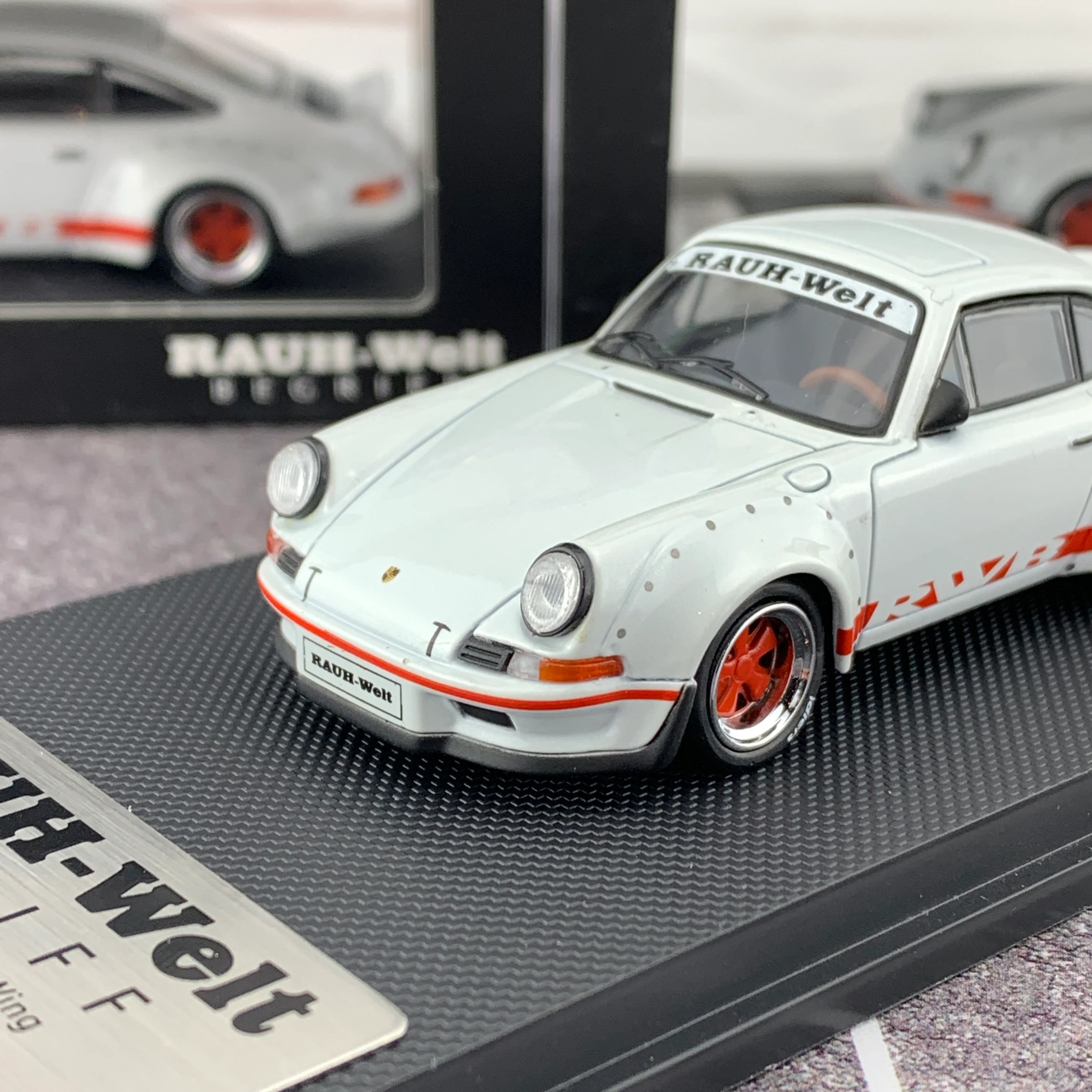 MODEL COLLECT 1/60 For Porsche RWB 930 Ducktail Wing Pearl White MC640002C - Image 3