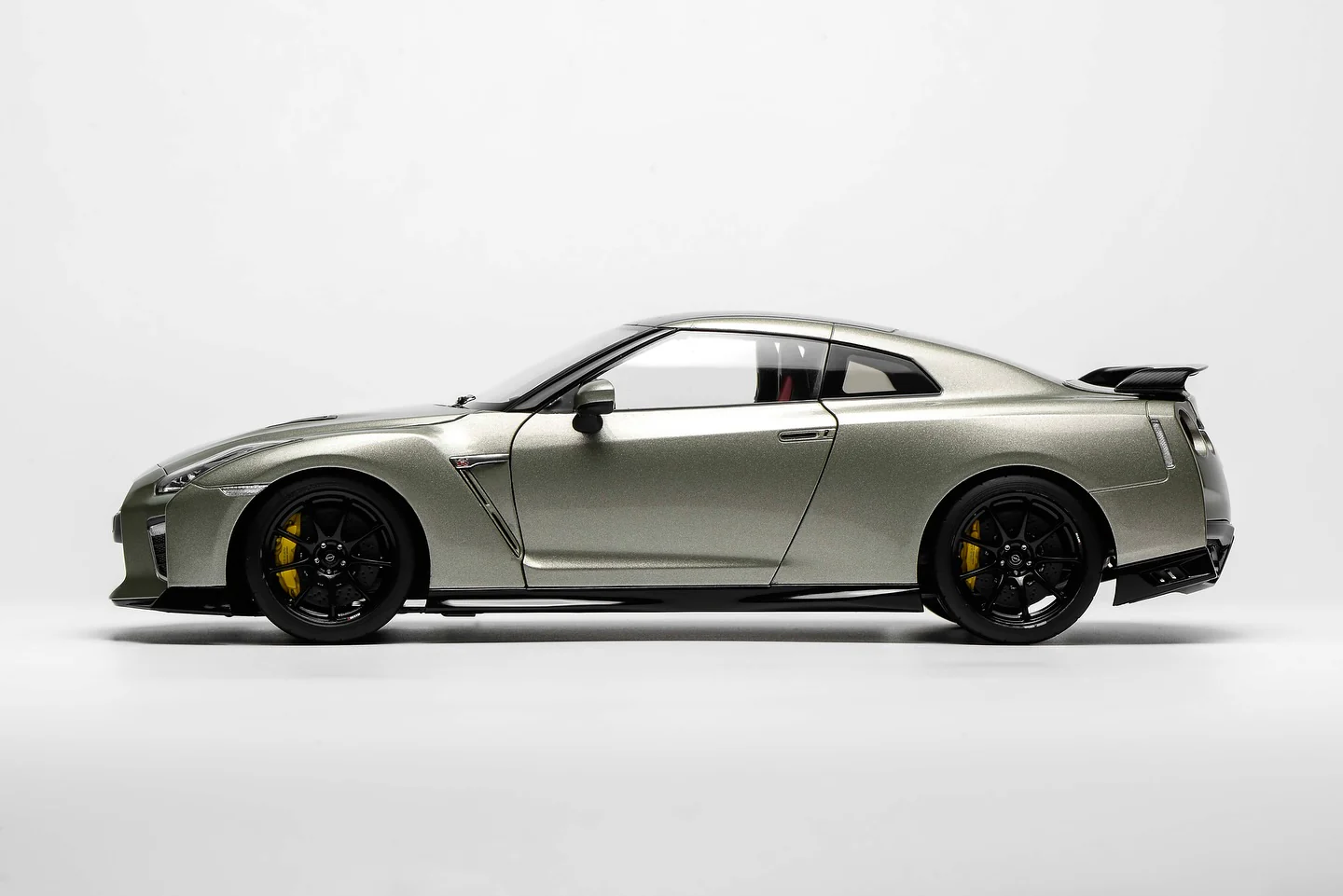 MOTORHELIX 1/18 Nissan GT-R (R35) Track Edition Engineered by NISMO T-Spec 2022 Millennium Jade limited to 599 units M63515 - Image 2