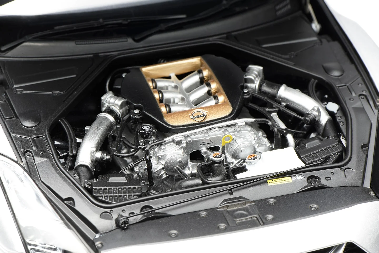 MOTORHELIX 1/18 Nissan GT-R (R35) Track Edition Engineered by NISMO T-Spec 2022 Ultimate Metal Silver limited to 599 units M63517 - Image 2