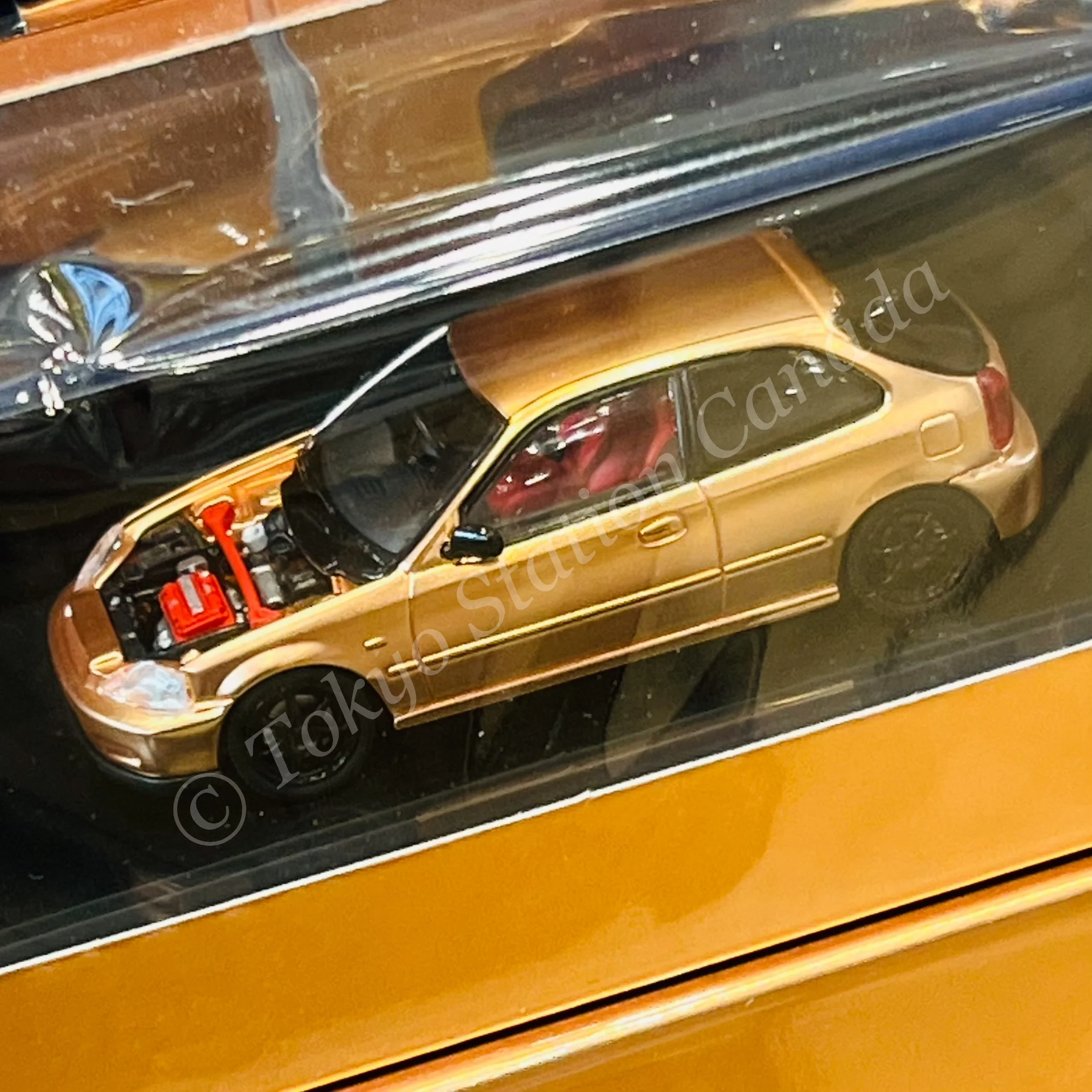 MOTORHELIX 1/64 Honda Civic Type R (EK9) Customized Electroplating Copper with Carbon Fiber Bonnect (HK Toycar Salon 2025) M65019DZ-HK - Image 2