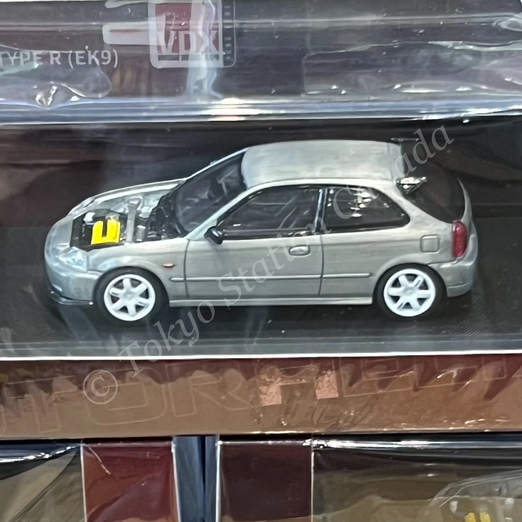 MOTORHELIX 1/64 Honda Civic Type R (EK9) Customized Polishing (VDX x HK Toycar Salon 2025) M65017DZ-HK - Image 2