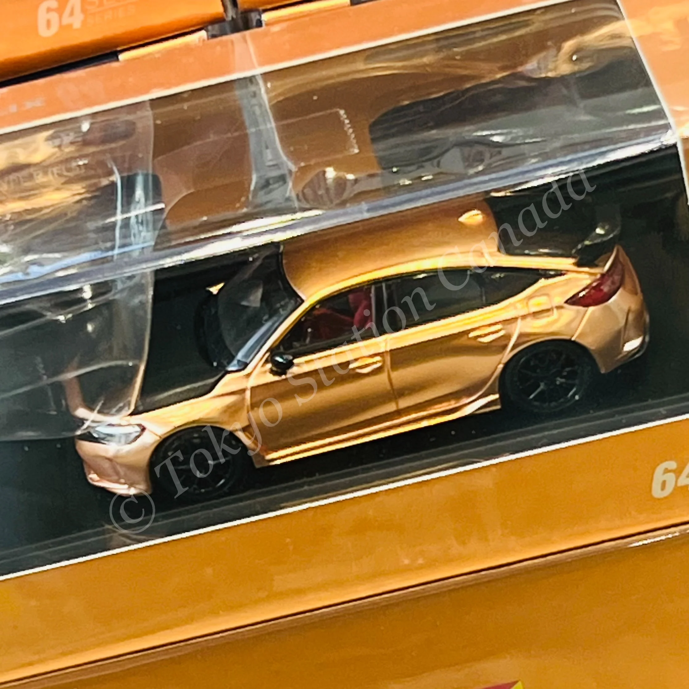 MOTORHELIX 1/64 Honda Civic Type R (FL5) Customized Electroplating Copper with Carbon Fiber Bonnect (HK Toycar Salon 2025) M65330DZ-HK - Image 2