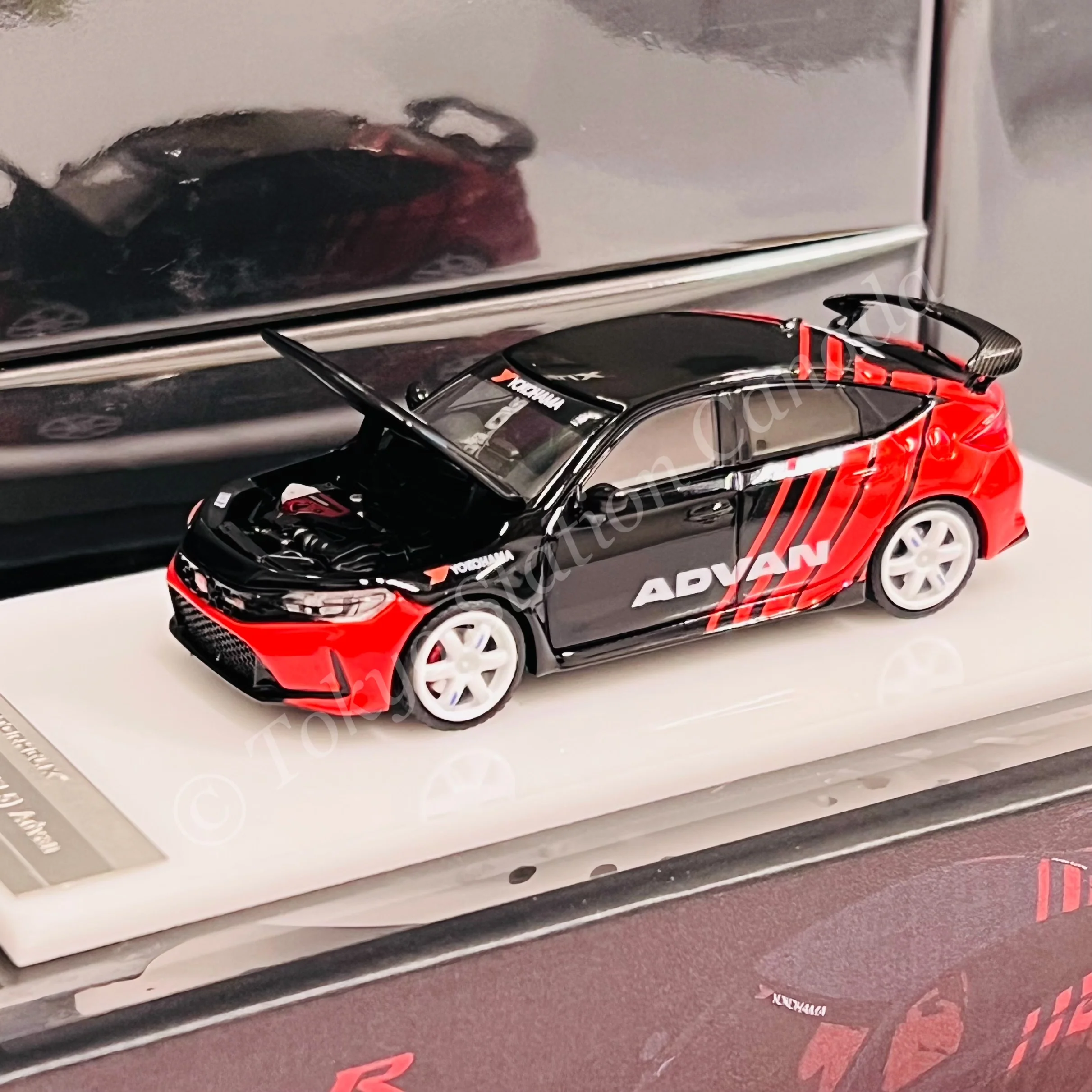MOTORHELIX 64SENIOR 1/64 Customized Honda Civic Type R FL5 Advan Livery HEC 2025 Exclusive Model M65323 - Image 3