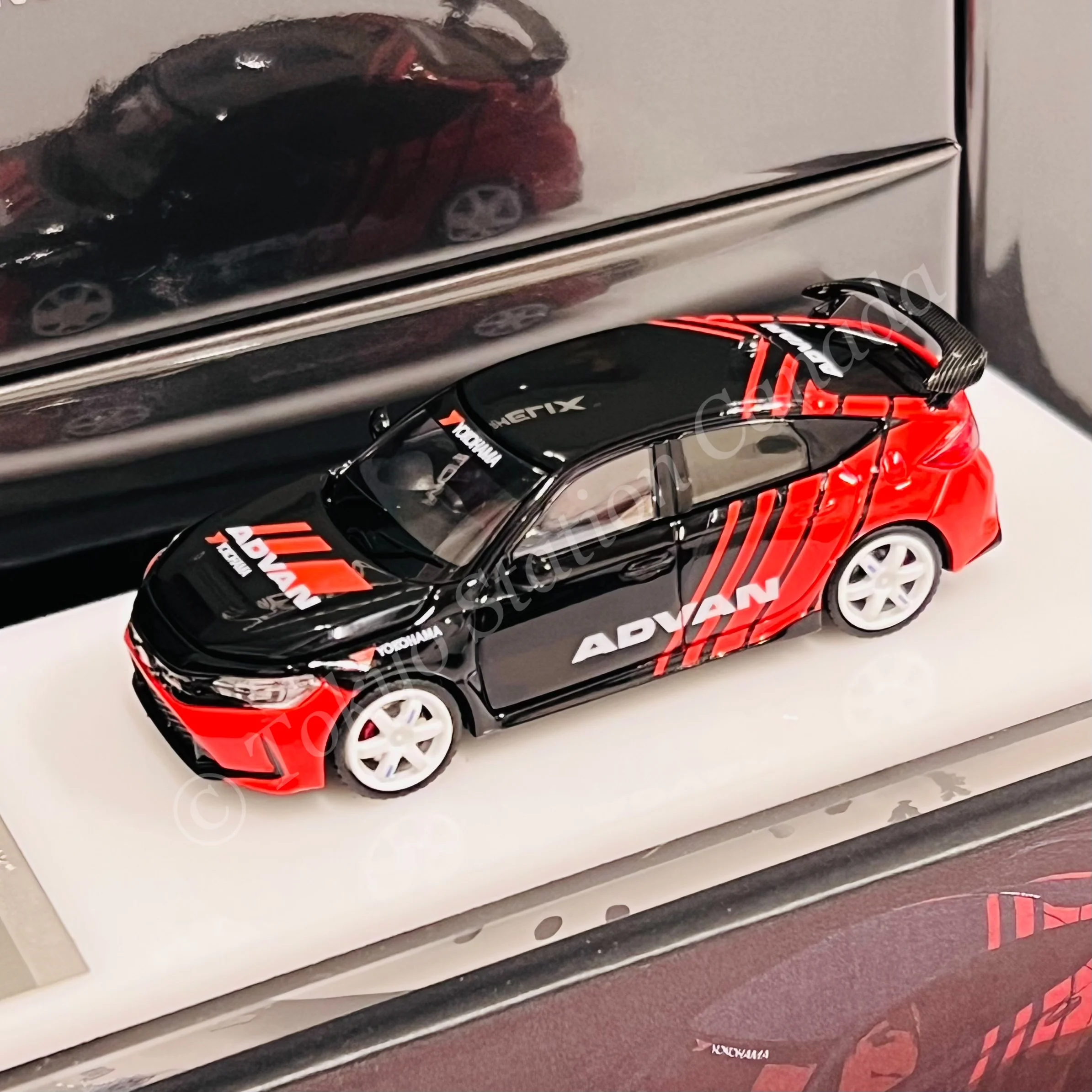 MOTORHELIX 64SENIOR 1/64 Customized Honda Civic Type R FL5 Advan Livery HEC 2025 Exclusive Model M65323 - Image 4