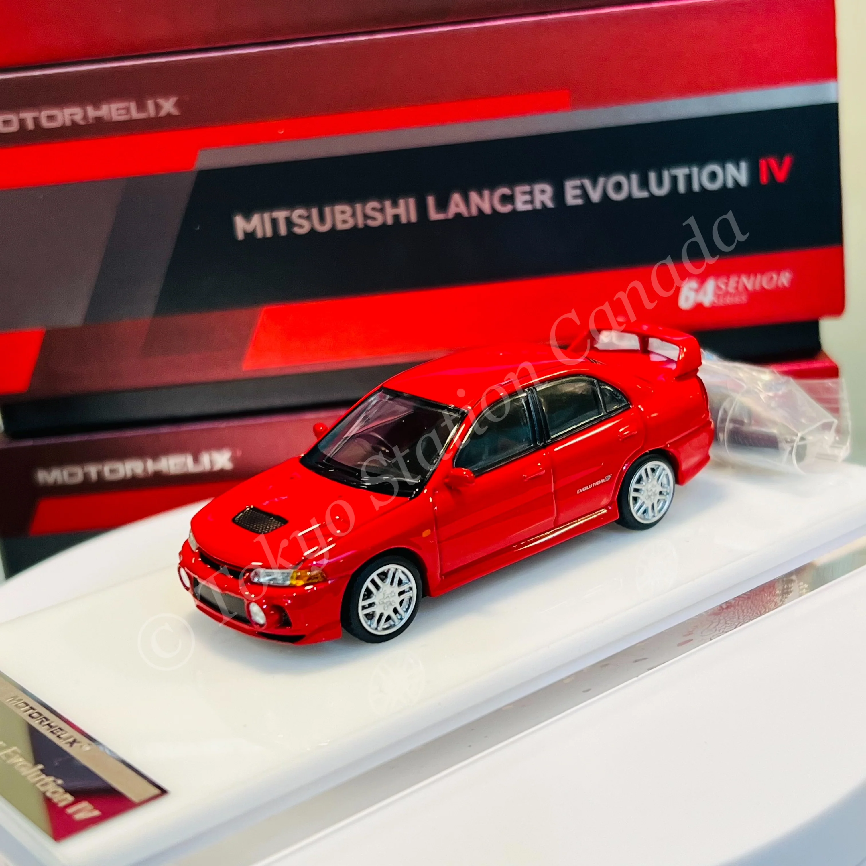 MOTORHELIX 64SENIOR SERIES 1/64 Mitsubishi Lancer Evolution IV Red M64008 - Image 2