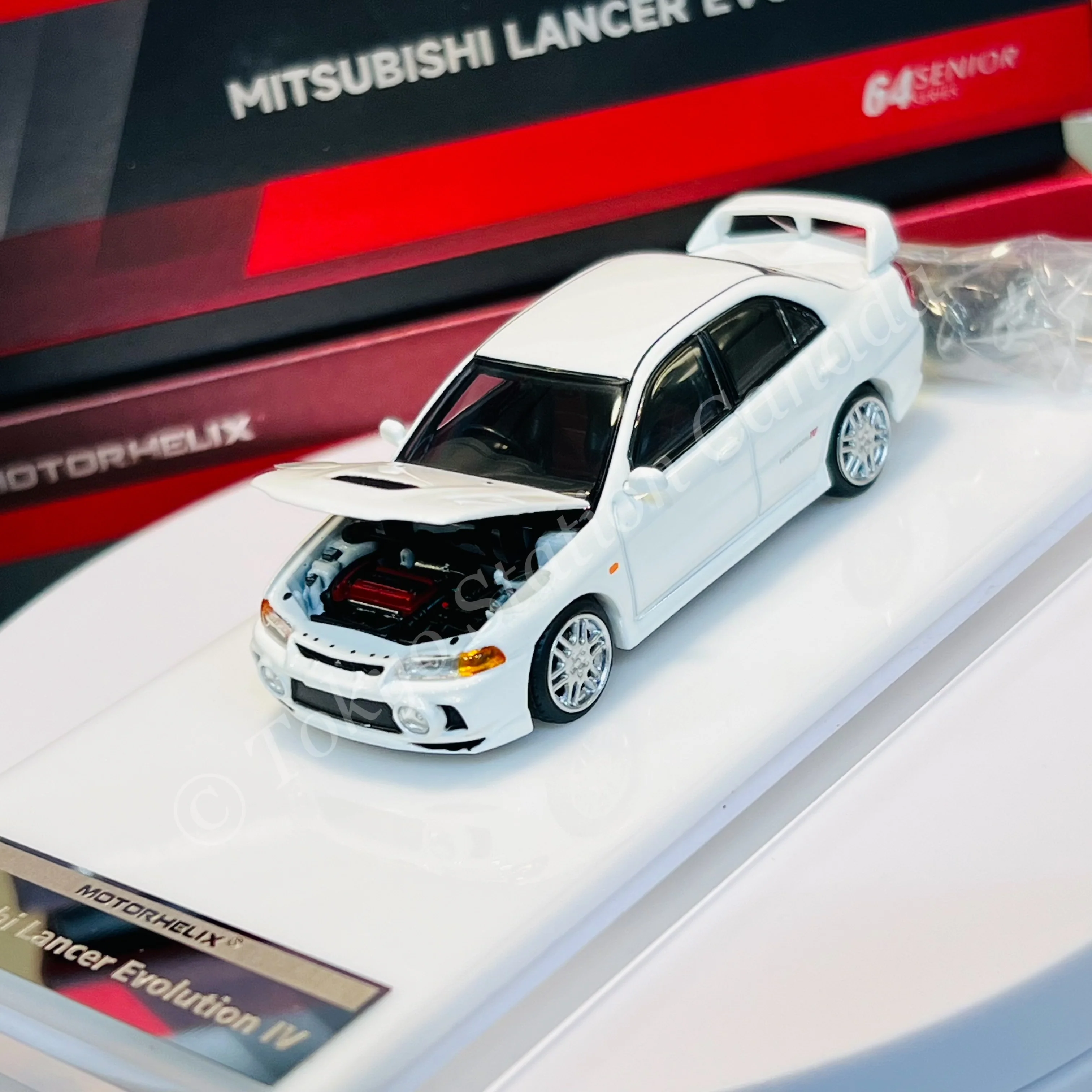 MOTORHELIX 64SENIOR SERIES 1/64 Mitsubishi Lancer Evolution IV Scotia White M64003 - Image 2