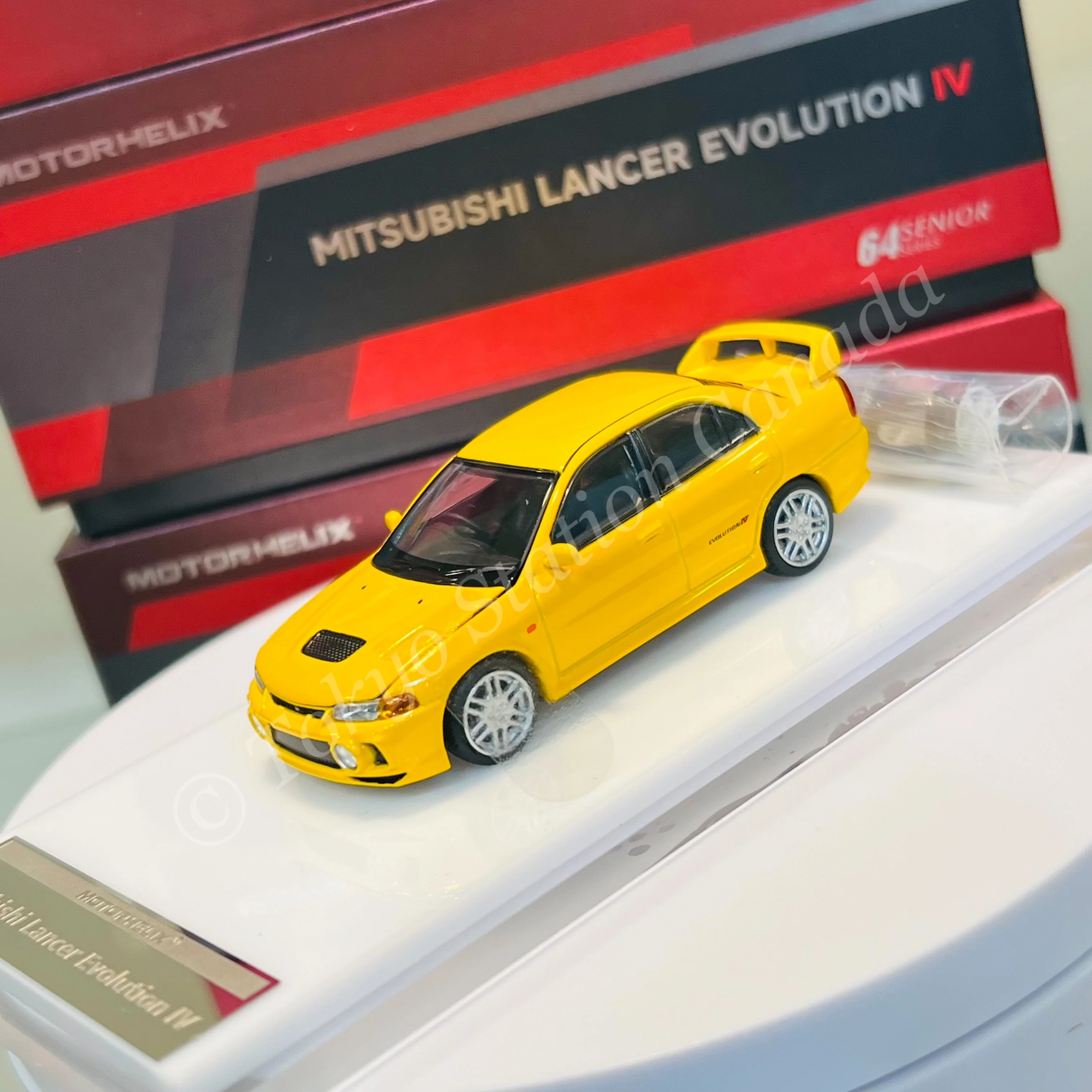 MOTORHELIX 64SENIOR SERIES 1/64 Mitsubishi Lancer Evolution IV Yellow M64007 - Image 2
