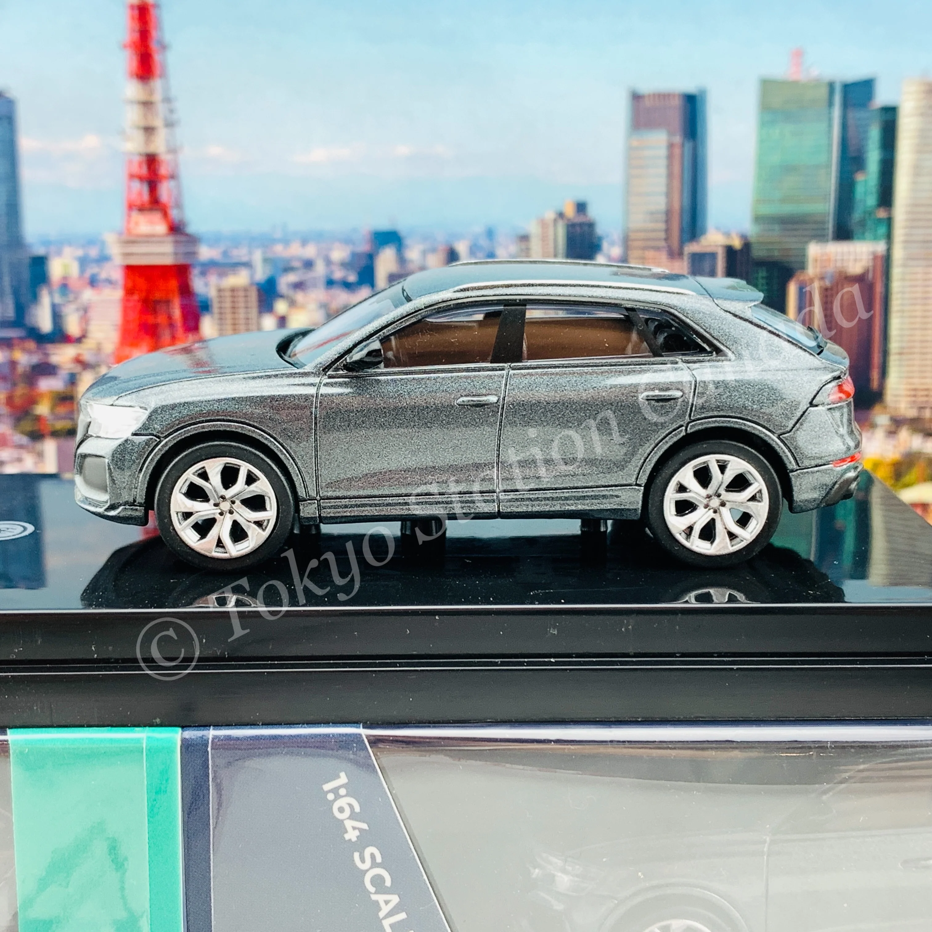 PARA64 1/64 Audi RS Q8 Daytona Grey RHD PA-65172 - Image 3
