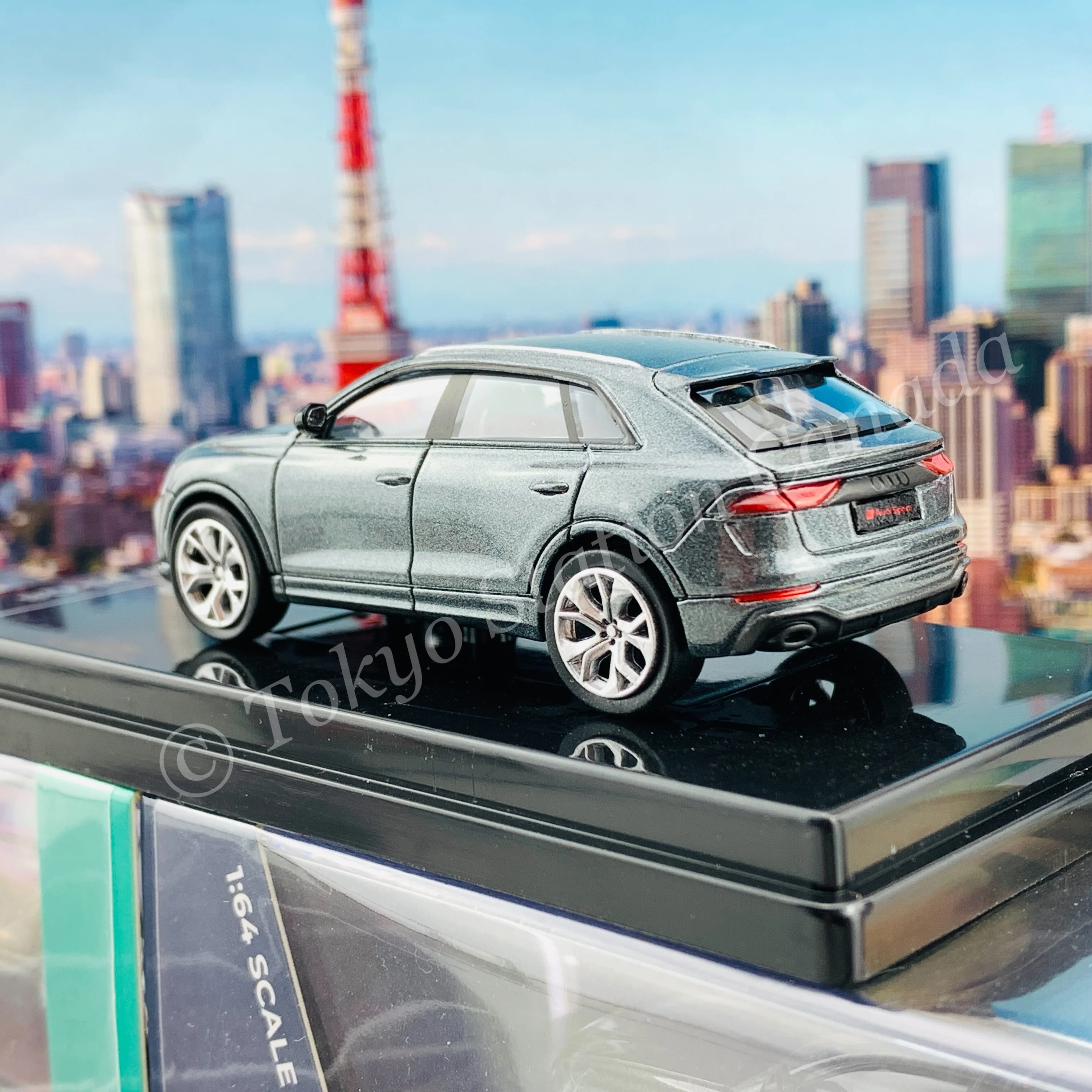 PARA64 1/64 Audi RS Q8 Daytona Grey RHD PA-65172 - Image 4