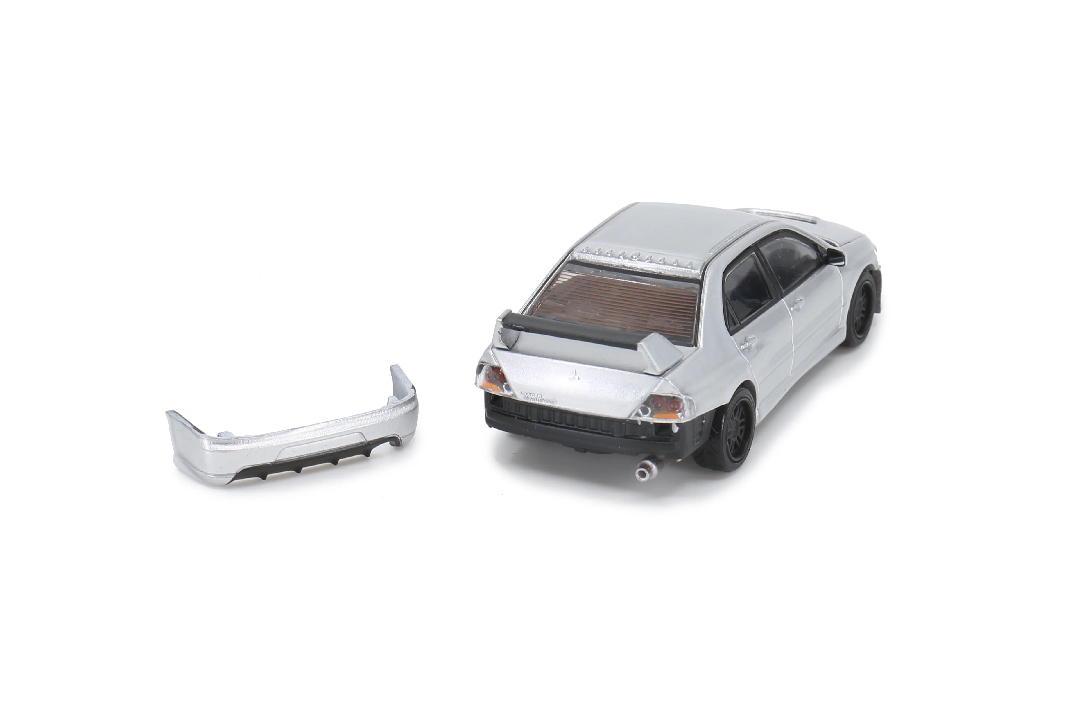 PEAKO 1/64 Mitsubishi 2006 Lancer Evolution IX Silver including a turntable display stand 63500 - Image 2