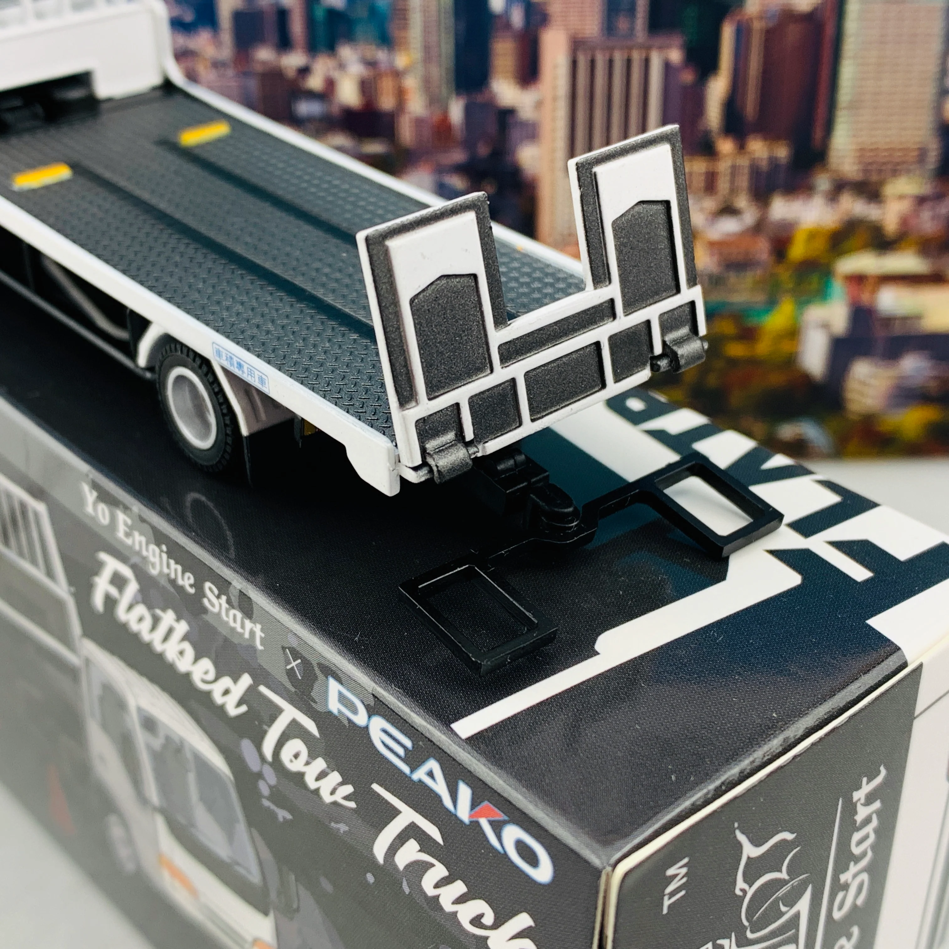 PEAKO 1/64 Y.E.S. Flatbed Tow Truck 63502 - Image 3