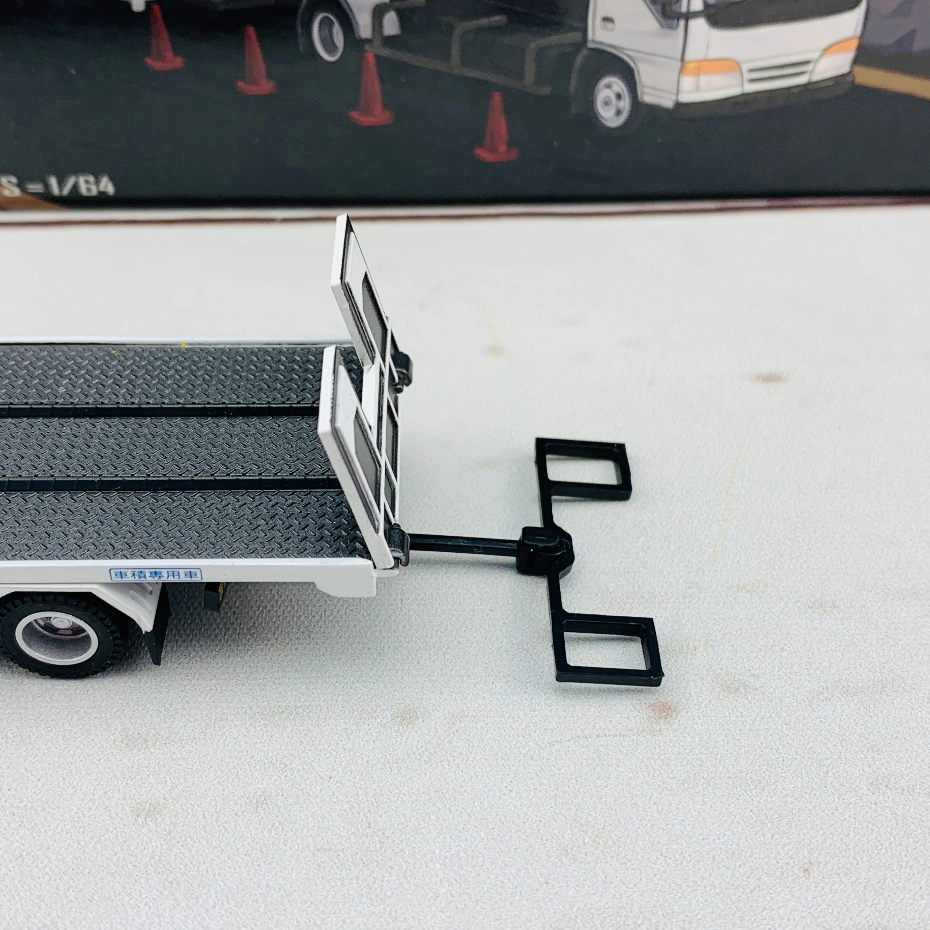 PEAKO 1/64 Y.E.S. Flatbed Tow Truck 63502 - Image 4