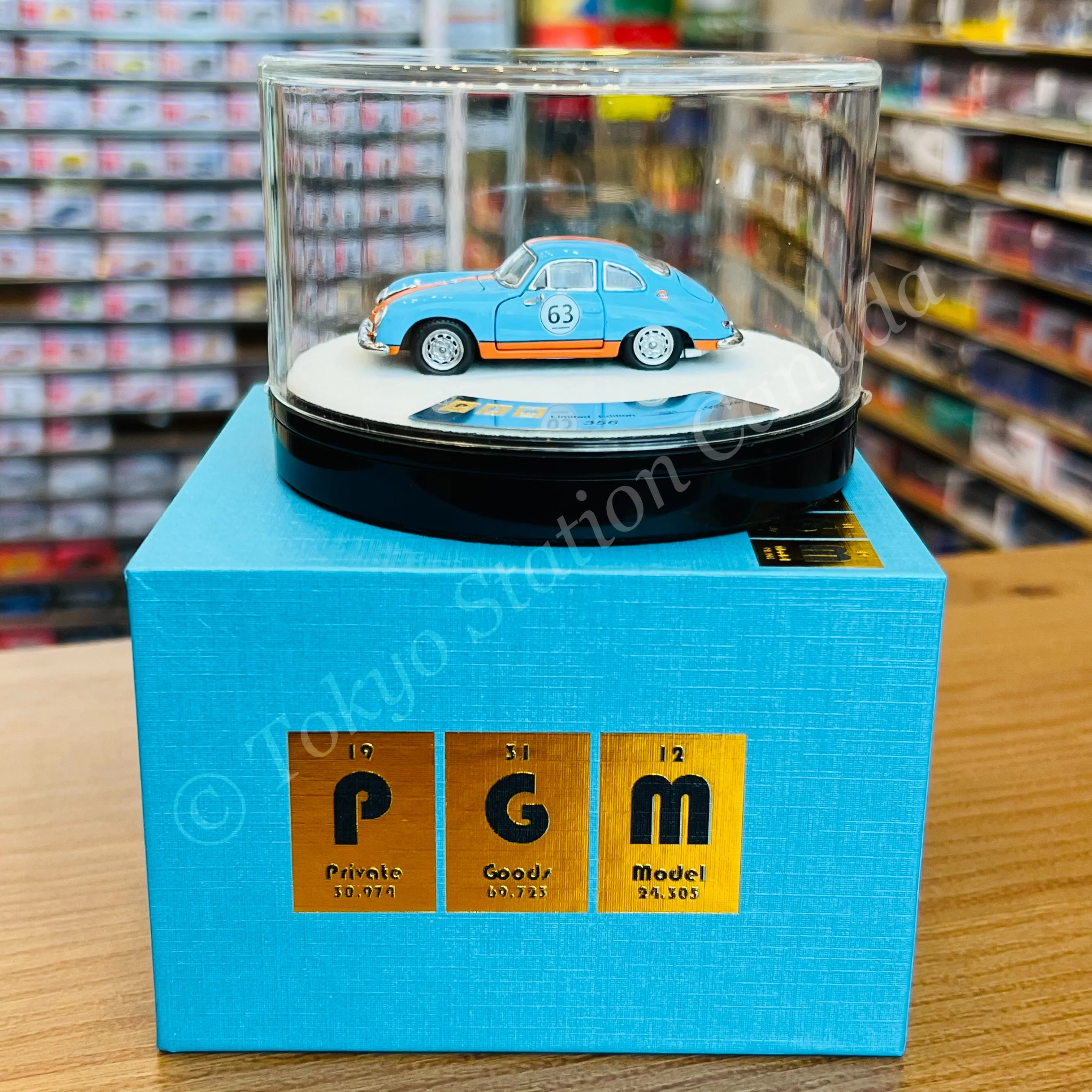 PGM 1/64 Porsche 356 GULF (Fully Opened with Delux Round Display) - Image 2