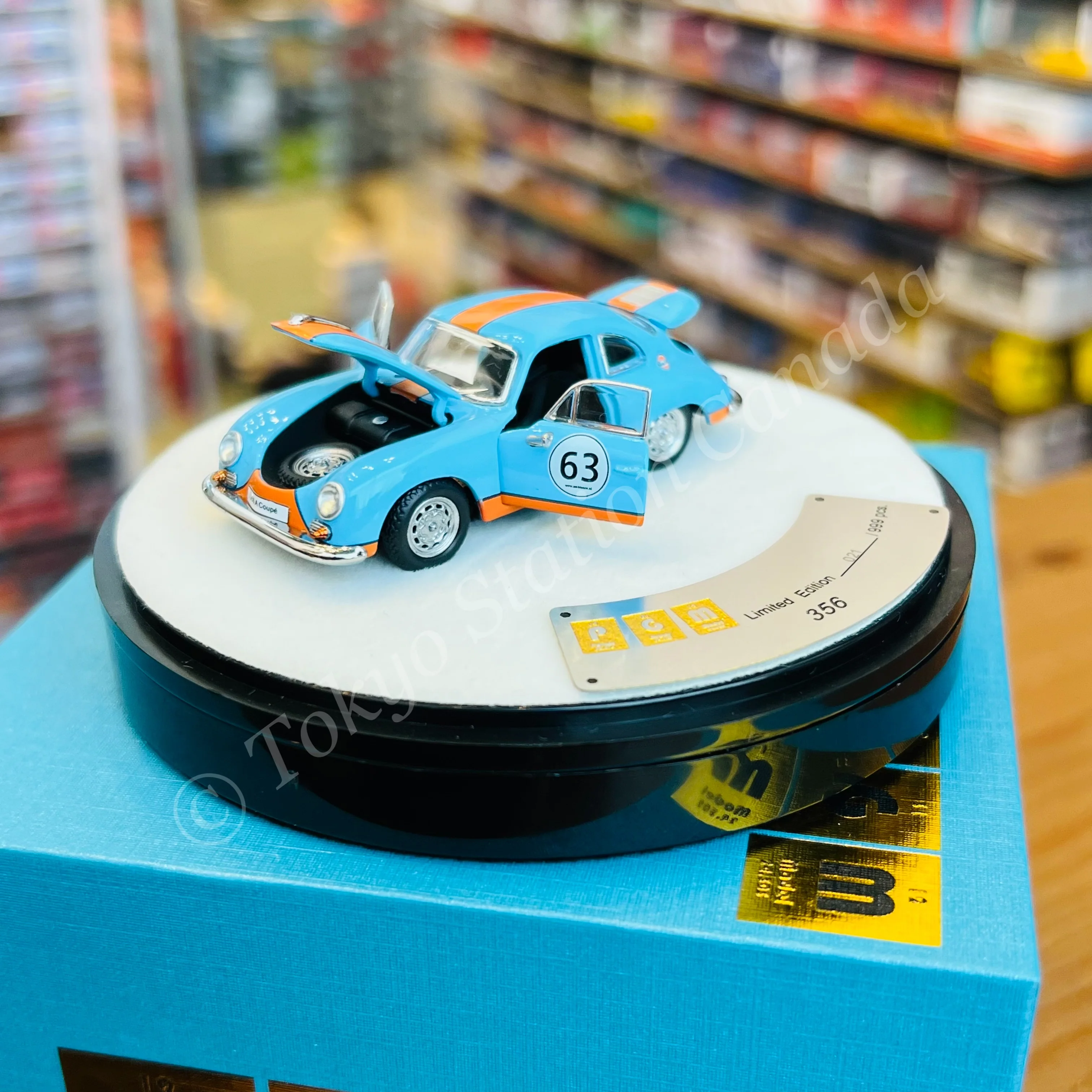 PGM 1/64 Porsche 356 GULF (Fully Opened with Delux Round Display) - Image 3