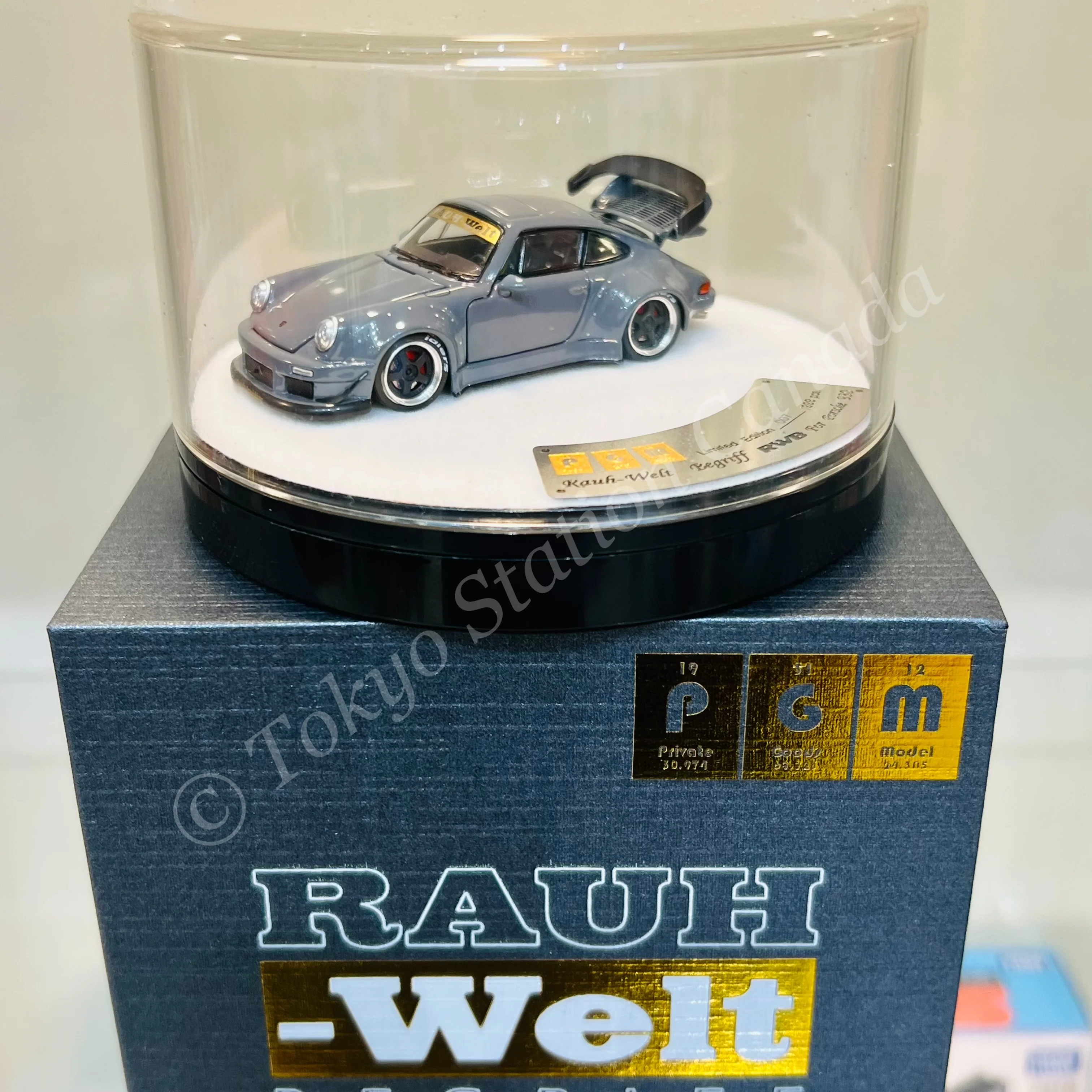 PGM 1/64 RWB 930 Cement Grey Fully Opened (Deluxe Round Display Box) PGM-640208-ROUNDBOX - Image 2