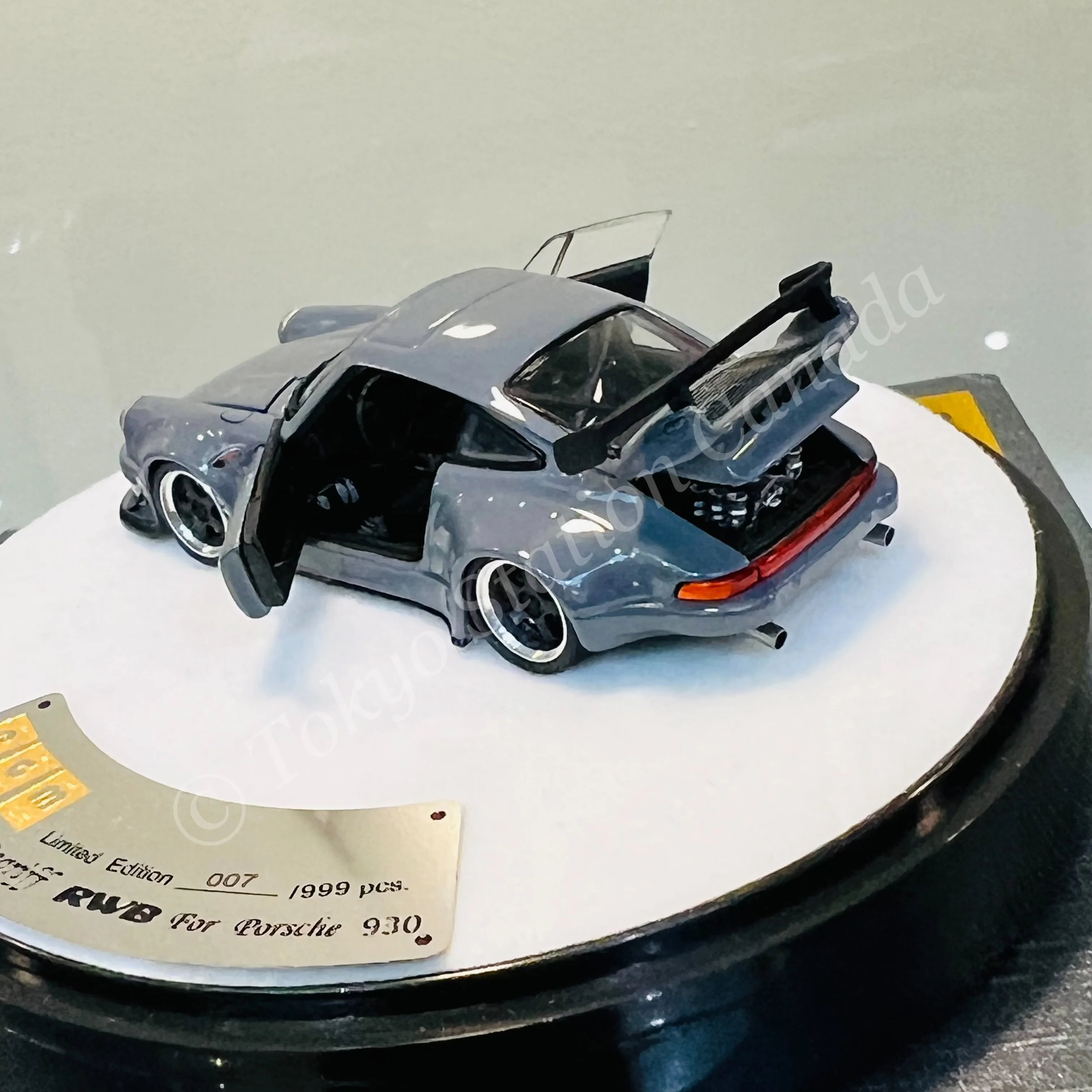 PGM 1/64 RWB 930 Cement Grey Fully Opened (Deluxe Round Display Box) PGM-640208-ROUNDBOX - Image 3