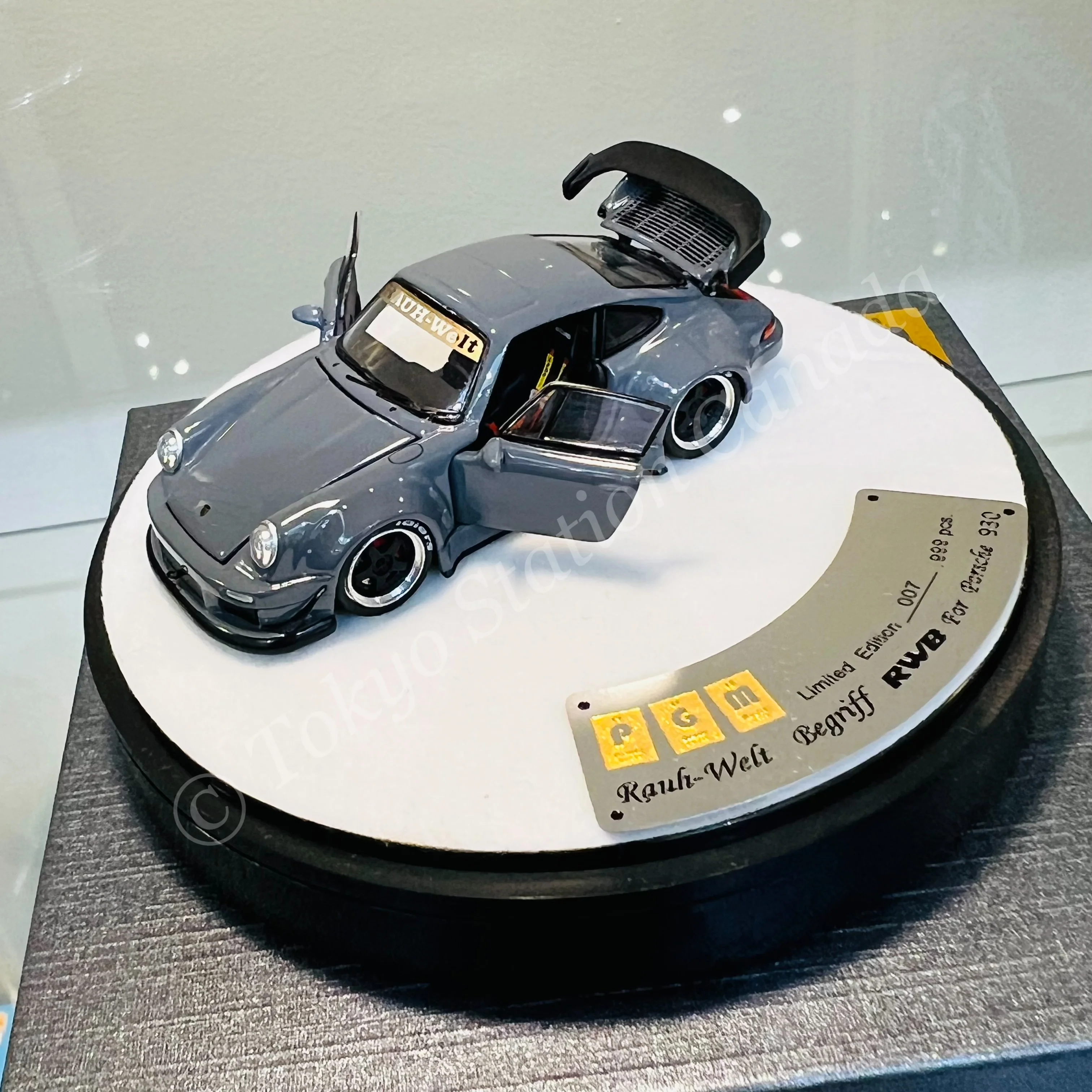 PGM 1/64 RWB 930 Cement Grey Fully Opened (Deluxe Round Display Box) PGM-640208-ROUNDBOX - Image 4