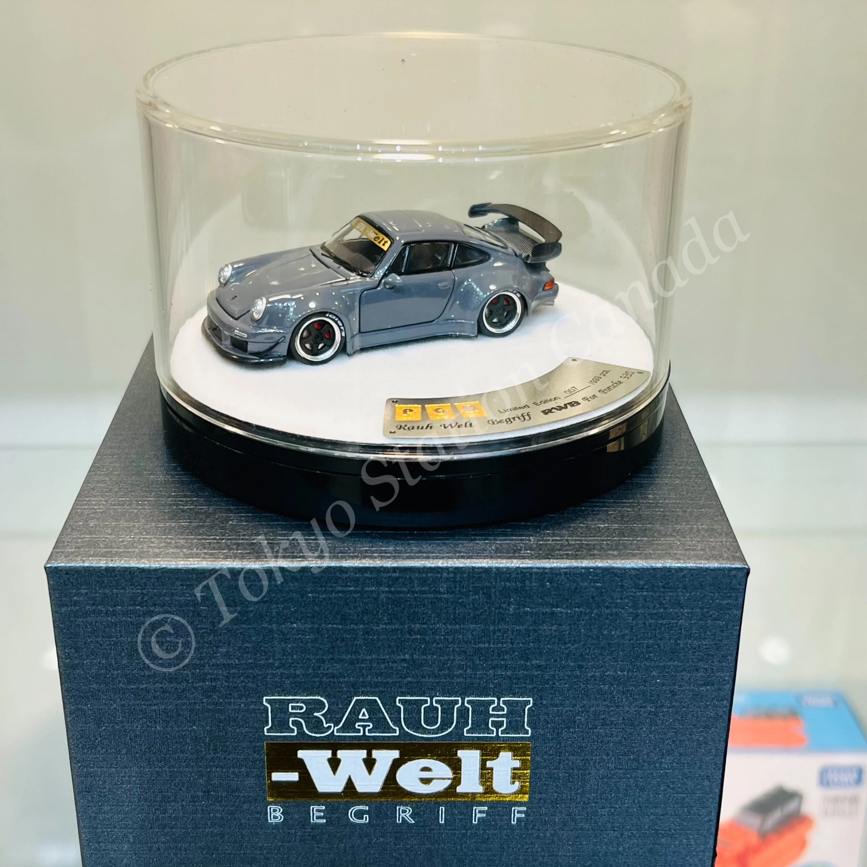 PGM 1/64 RWB 930 Cement Grey Fully Opened (Deluxe Round Display Box) PGM-640208-ROUNDBOX - Image 5