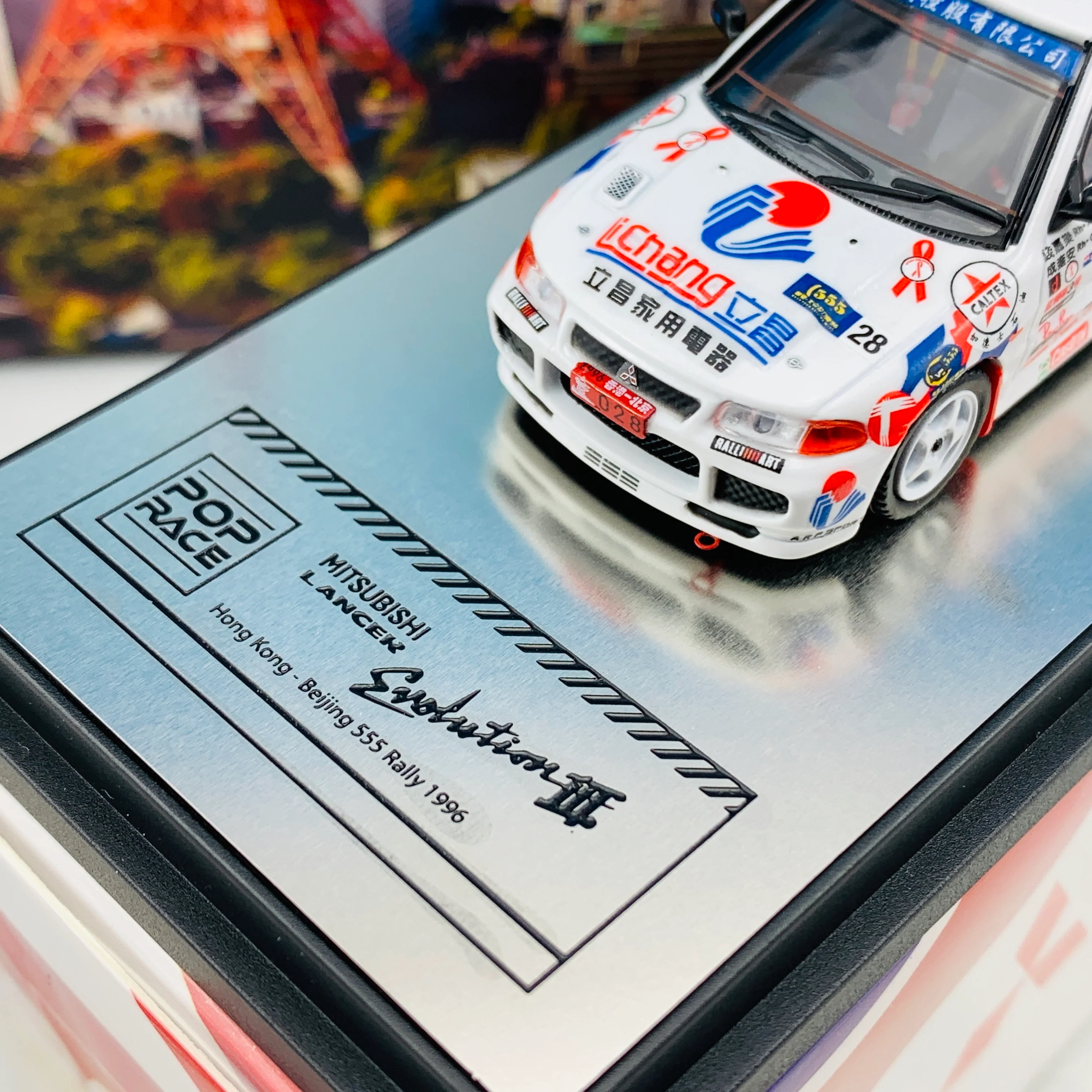 POP RACE  x INNO64 1/64 MITSUBISHI LANCER EVOLUTION III #28 Hong Kong - Beijing 555 Rally 1996 (with display case) PR64-EVO3-96HB28 - Image 3