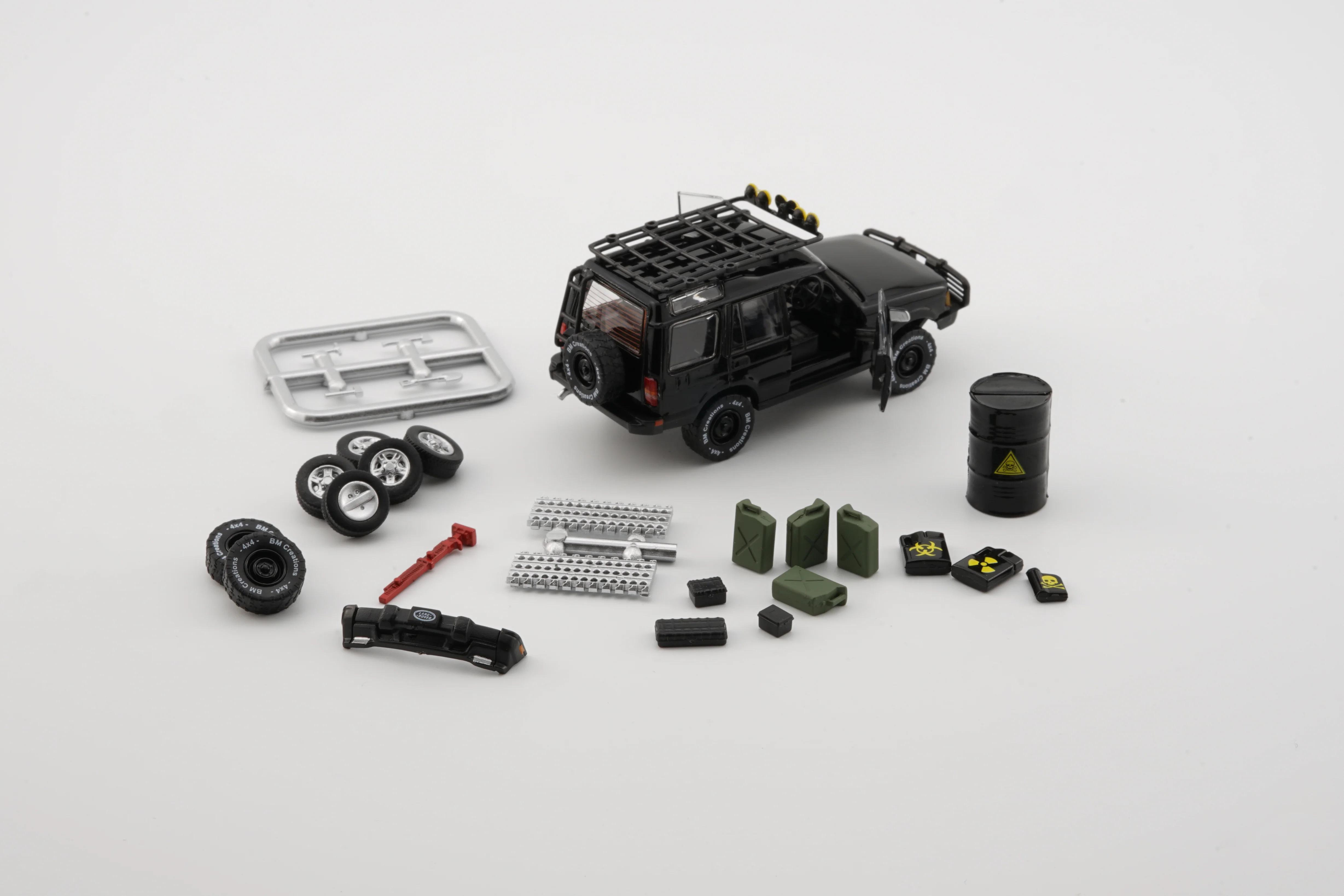 BM Creations 1/64 Land Rover 1998 Discovery1 Black Smile w/Accessory LHD *Malaysia Diecast Expo 2023* 64B0205 - Image 2