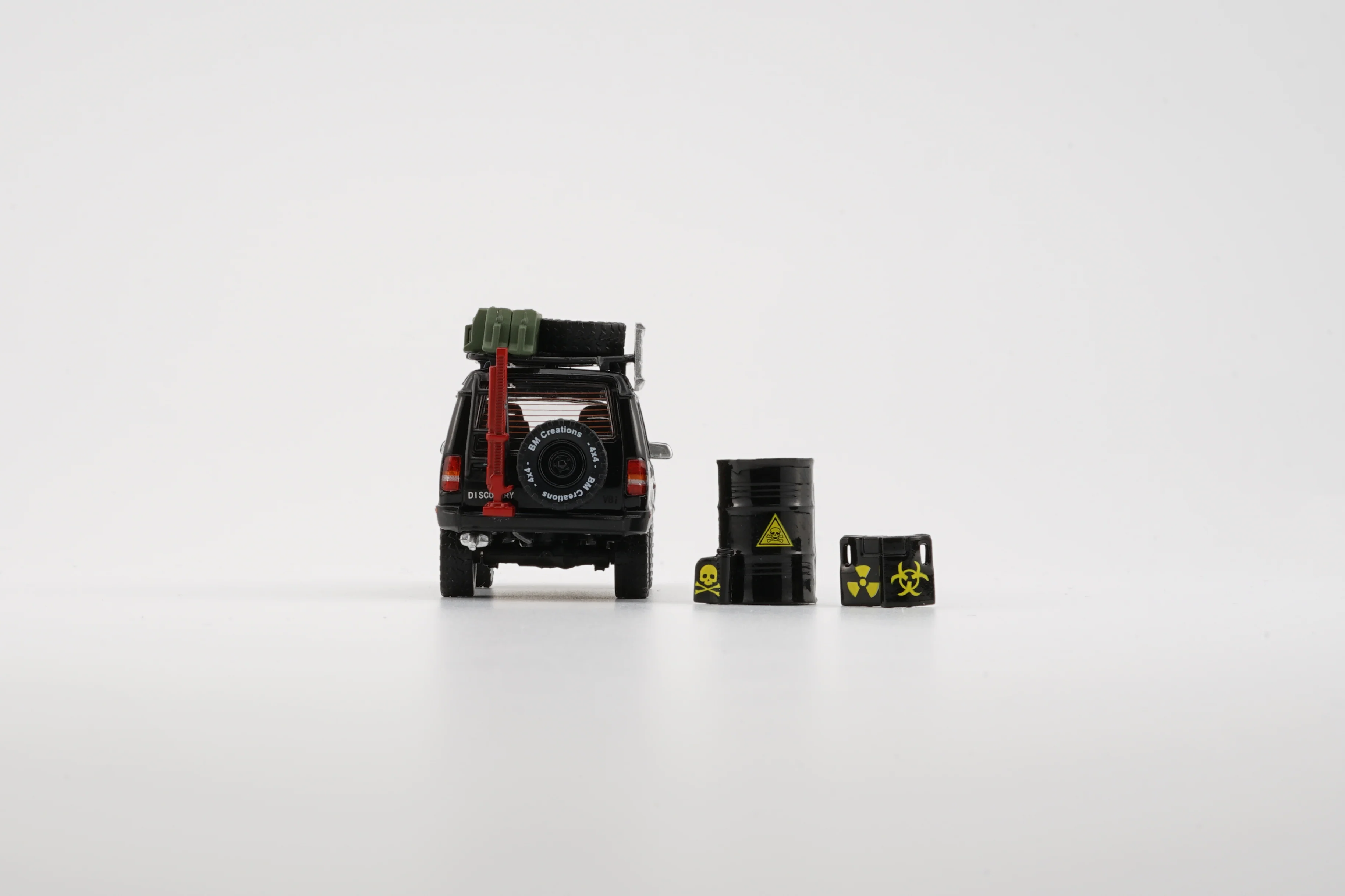 BM Creations 1/64 Land Rover 1998 Discovery1 Black Smile w/Accessory LHD *Malaysia Diecast Expo 2023* 64B0205 - Image 3
