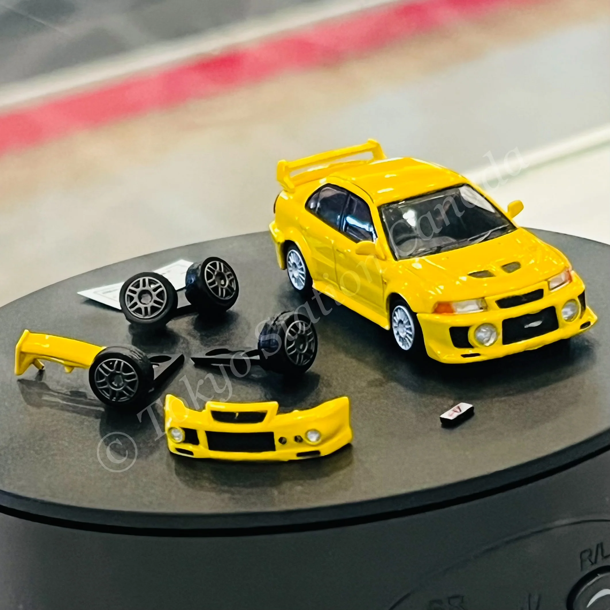 BM Creations 1/64 Mitsubishi Lancer EVO V / VI - YELLOW (RHD) 64B0407 - Image 2